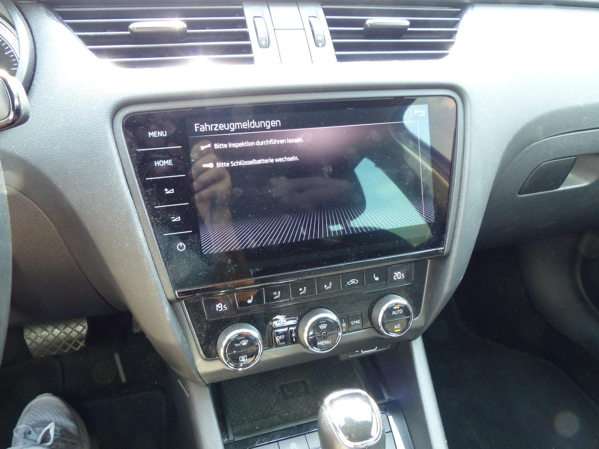 SKODA Octavia Combi 2.0 TDI Style DSG-image-12