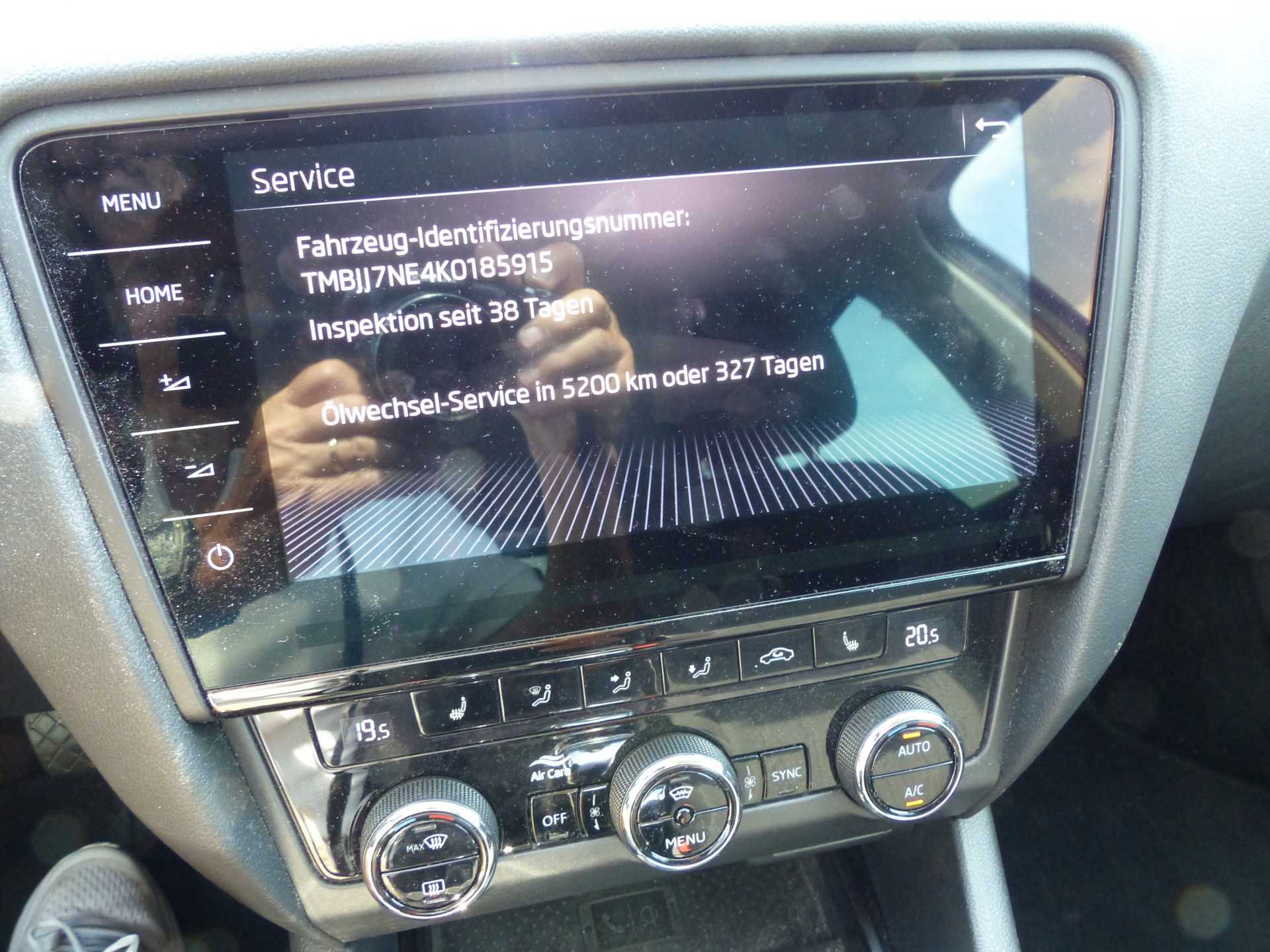 SKODA Octavia Combi 2.0 TDI Style DSG-image-11