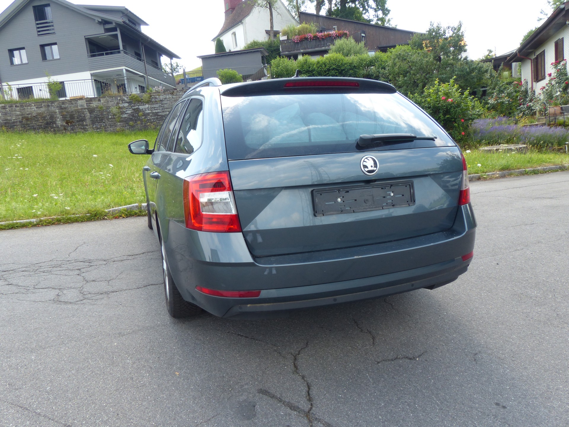 SKODA Octavia Combi 2.0 TDI Style DSG-image-8