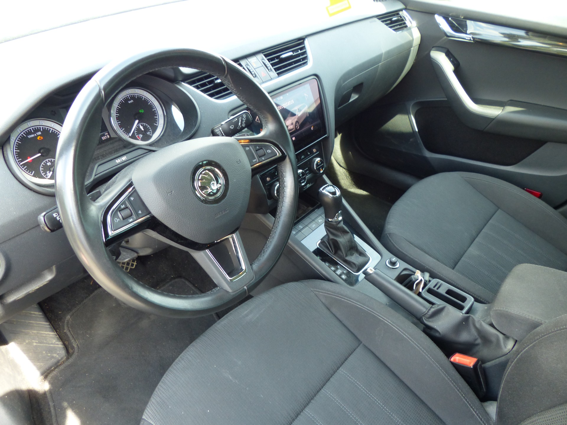 SKODA Octavia Combi 2.0 TDI Style DSG-image-17