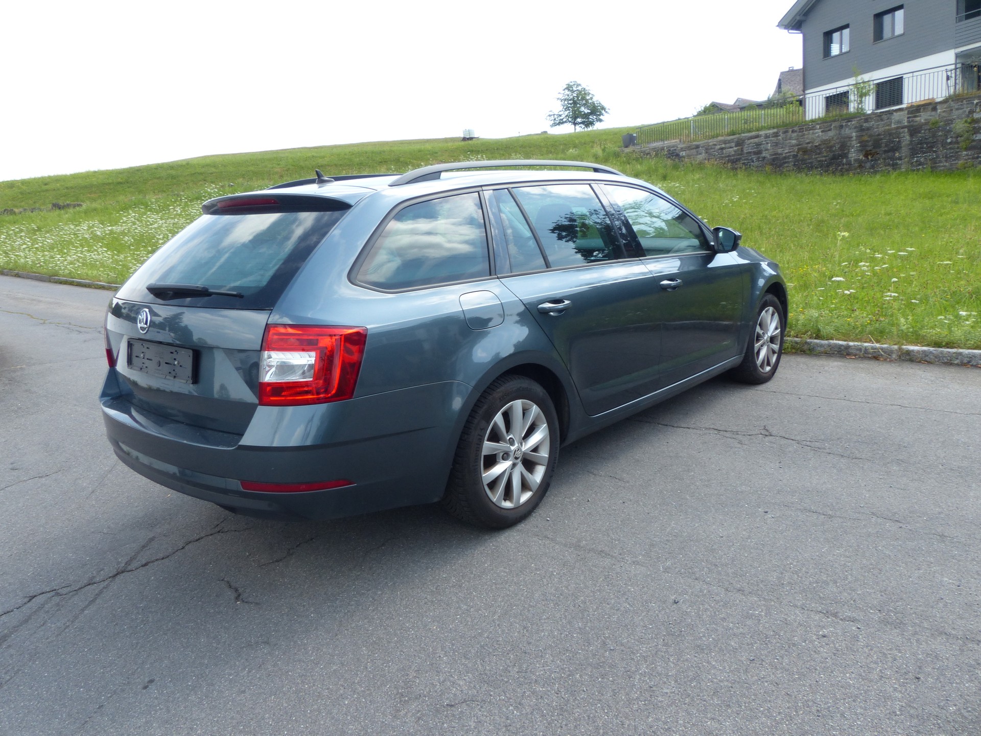 SKODA Octavia Combi 2.0 TDI Style DSG-image-6