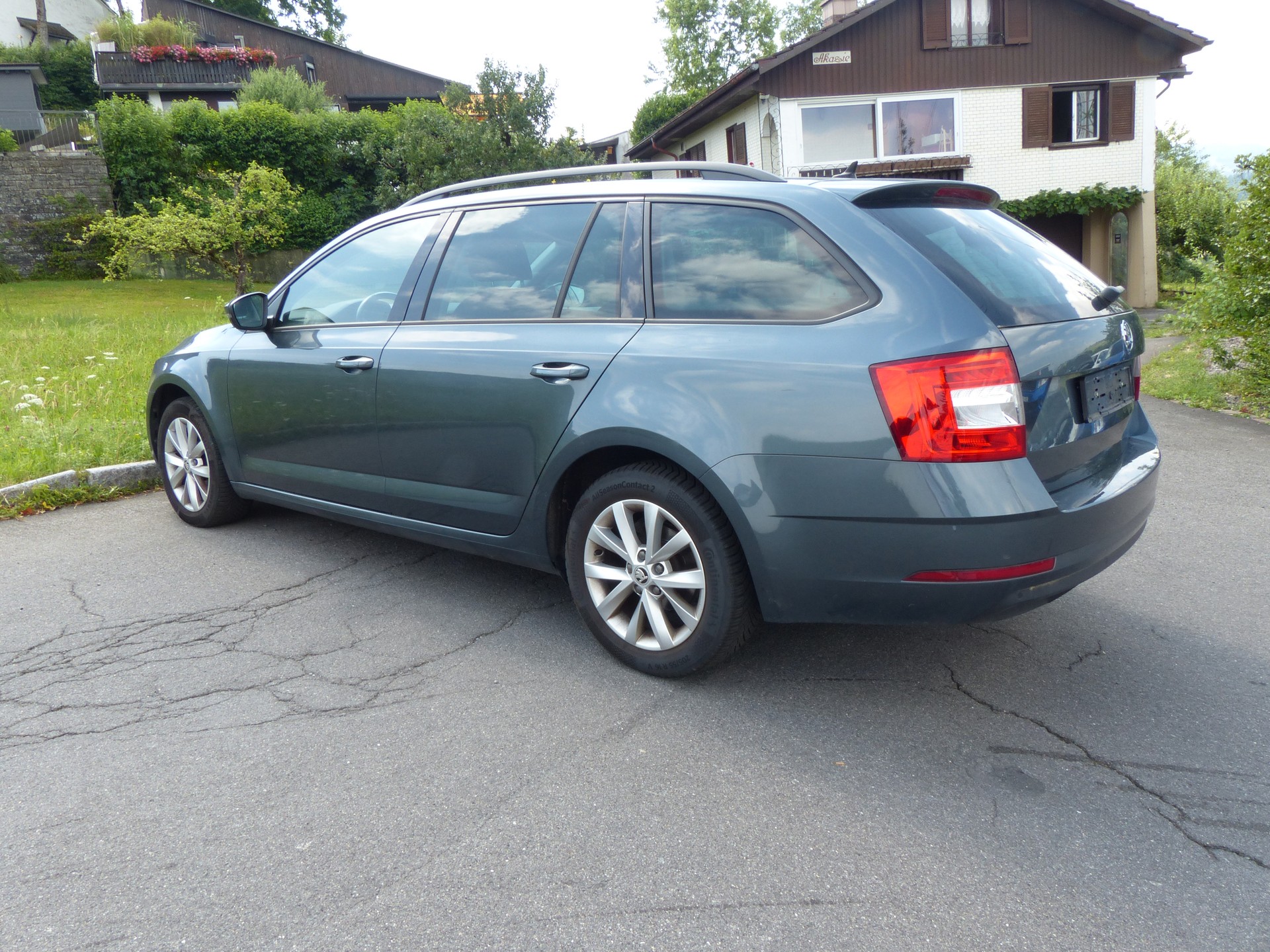SKODA Octavia Combi 2.0 TDI Style DSG-image-9