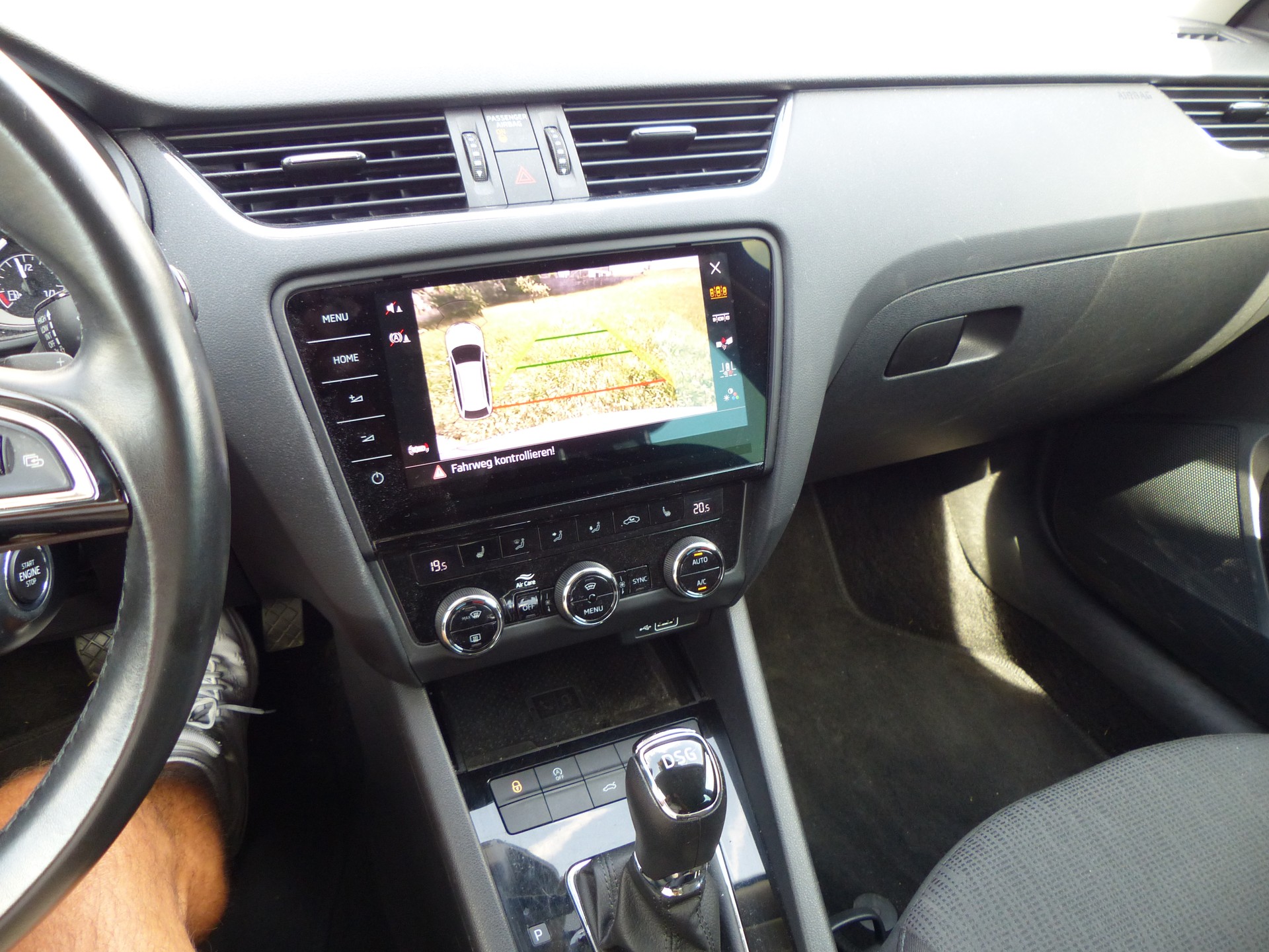 SKODA Octavia Combi 2.0 TDI Style DSG-image-20