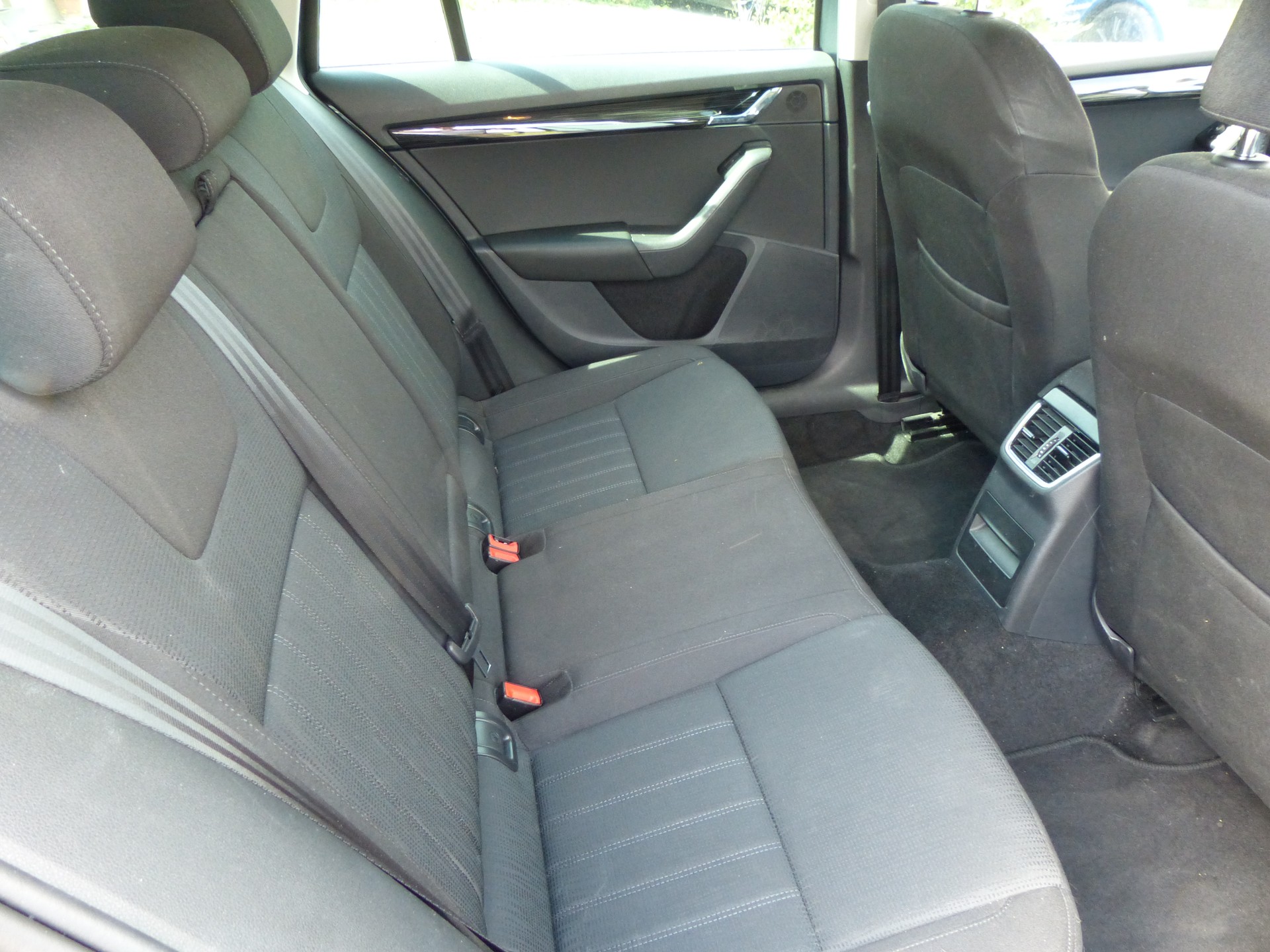SKODA Octavia Combi 2.0 TDI Style DSG-image-13