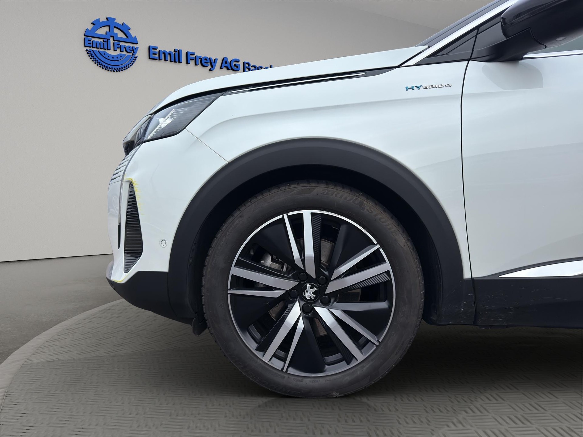 PEUGEOT 3008 1.6 Plug-in Hybrid4 GT Pack-image-9