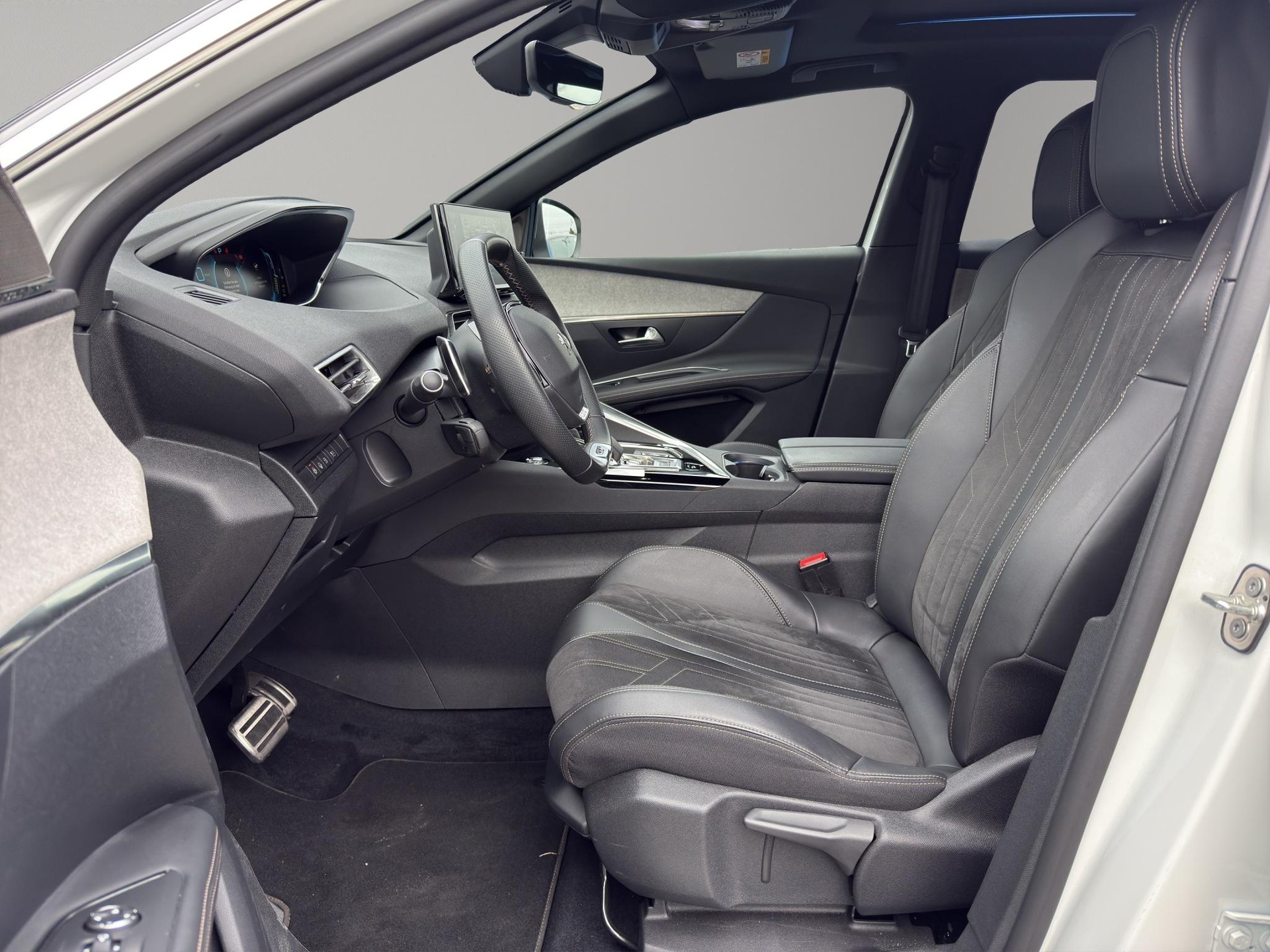 PEUGEOT 3008 1.6 Plug-in Hybrid4 GT Pack-image-1