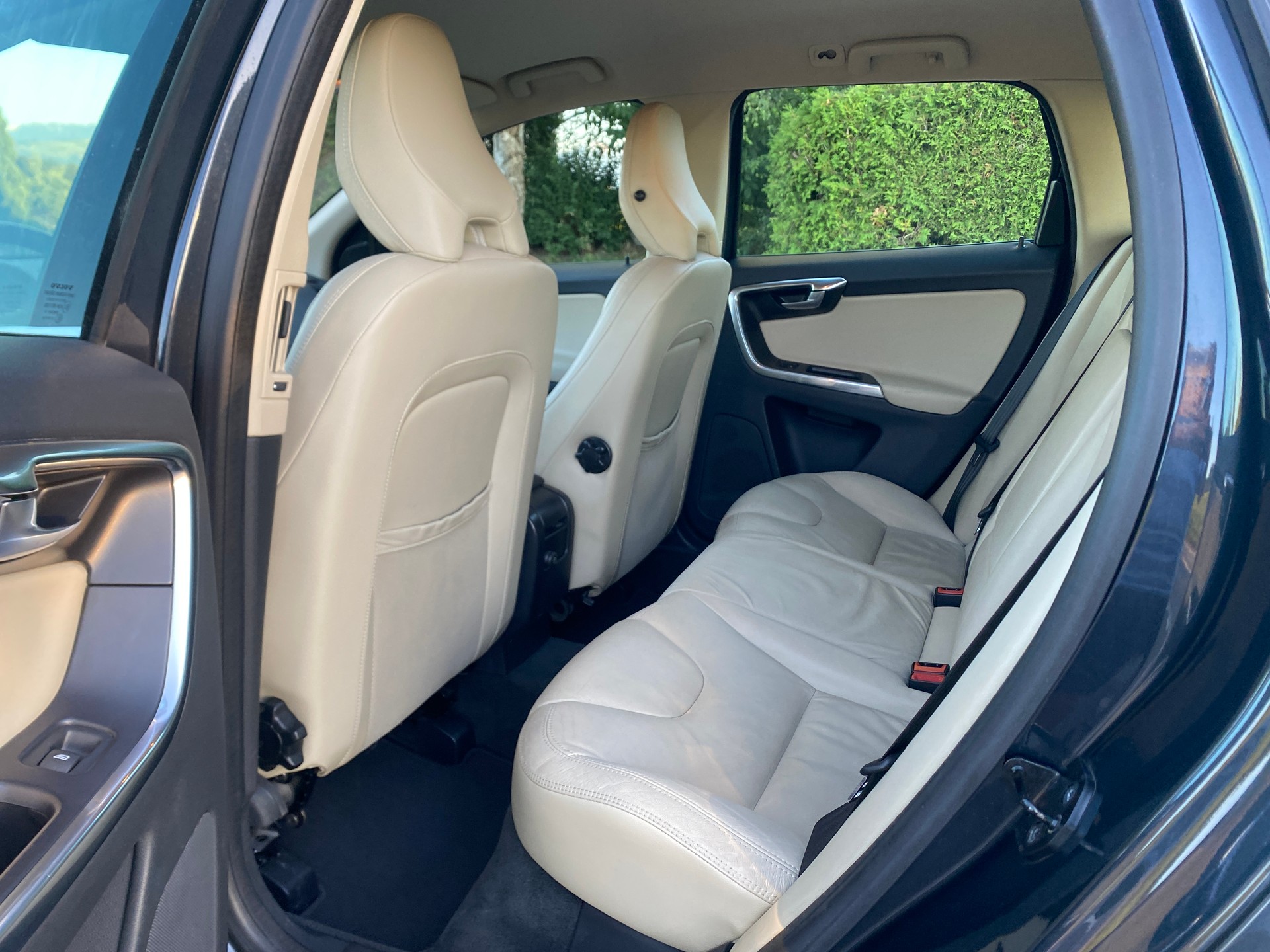VOLVO XC60 D5 AWD Kinetic Geartronic-image-13