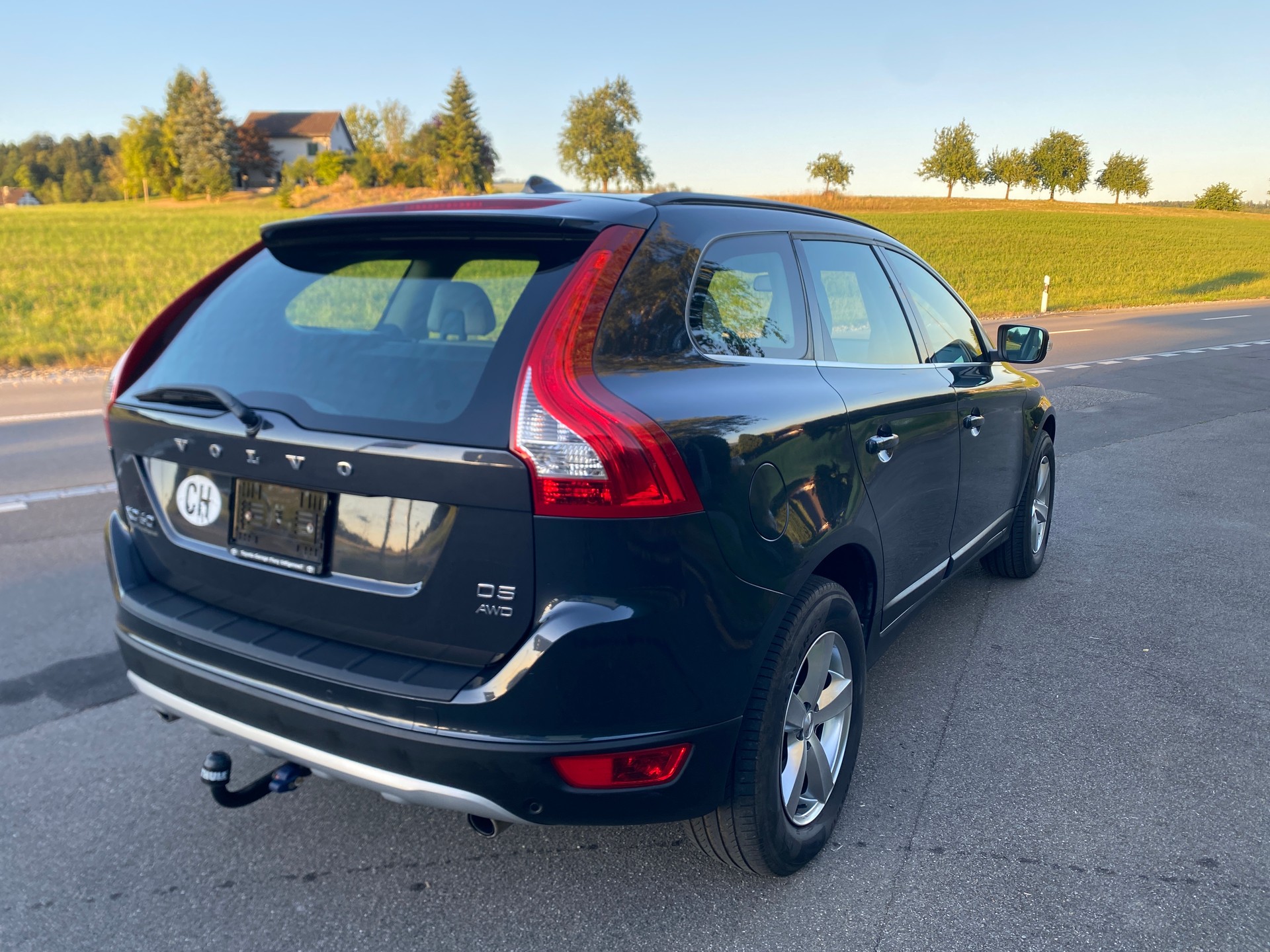VOLVO XC60 D5 AWD Kinetic Geartronic-image-7