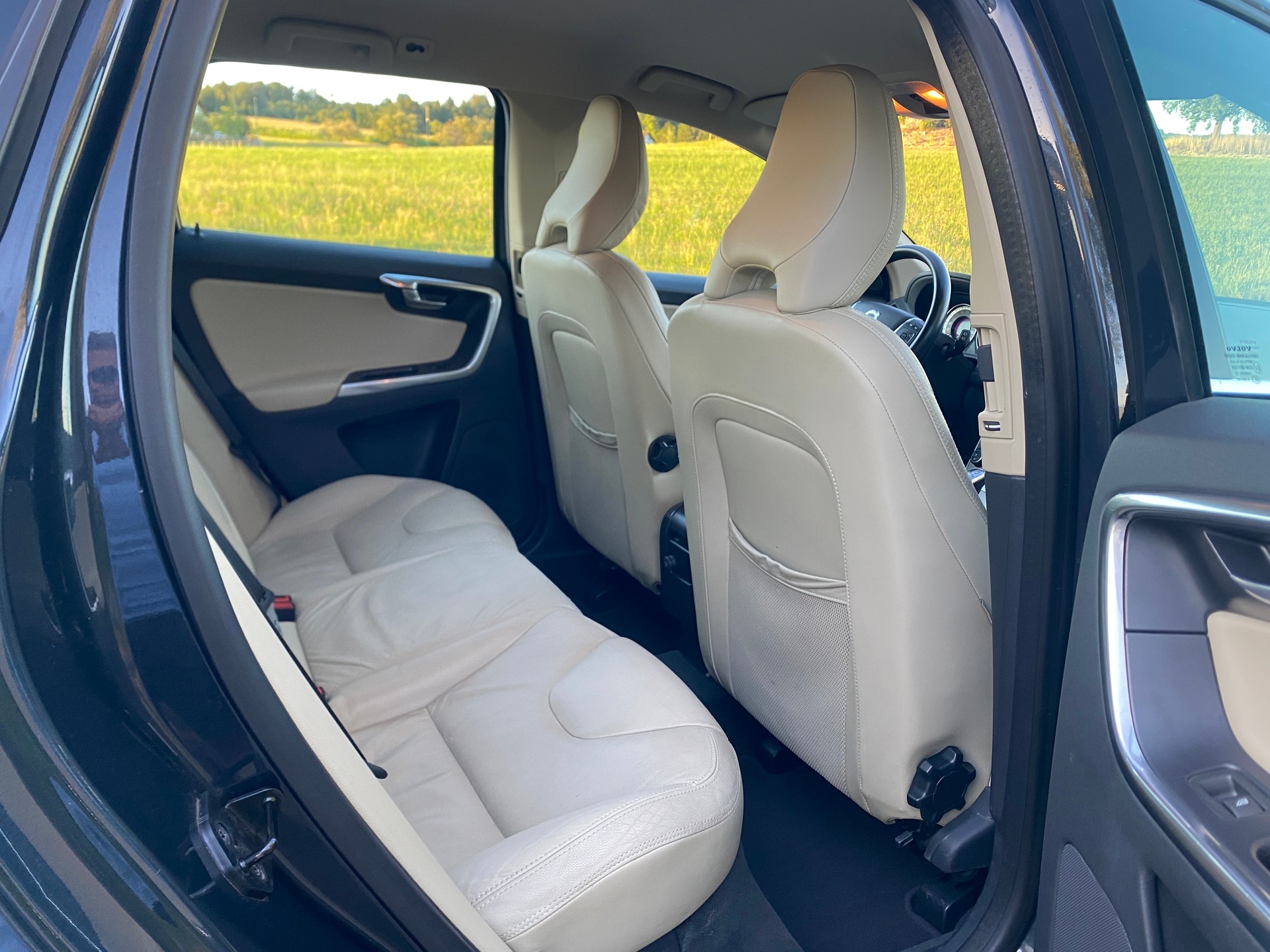 VOLVO XC60 D5 AWD Kinetic Geartronic-image-12