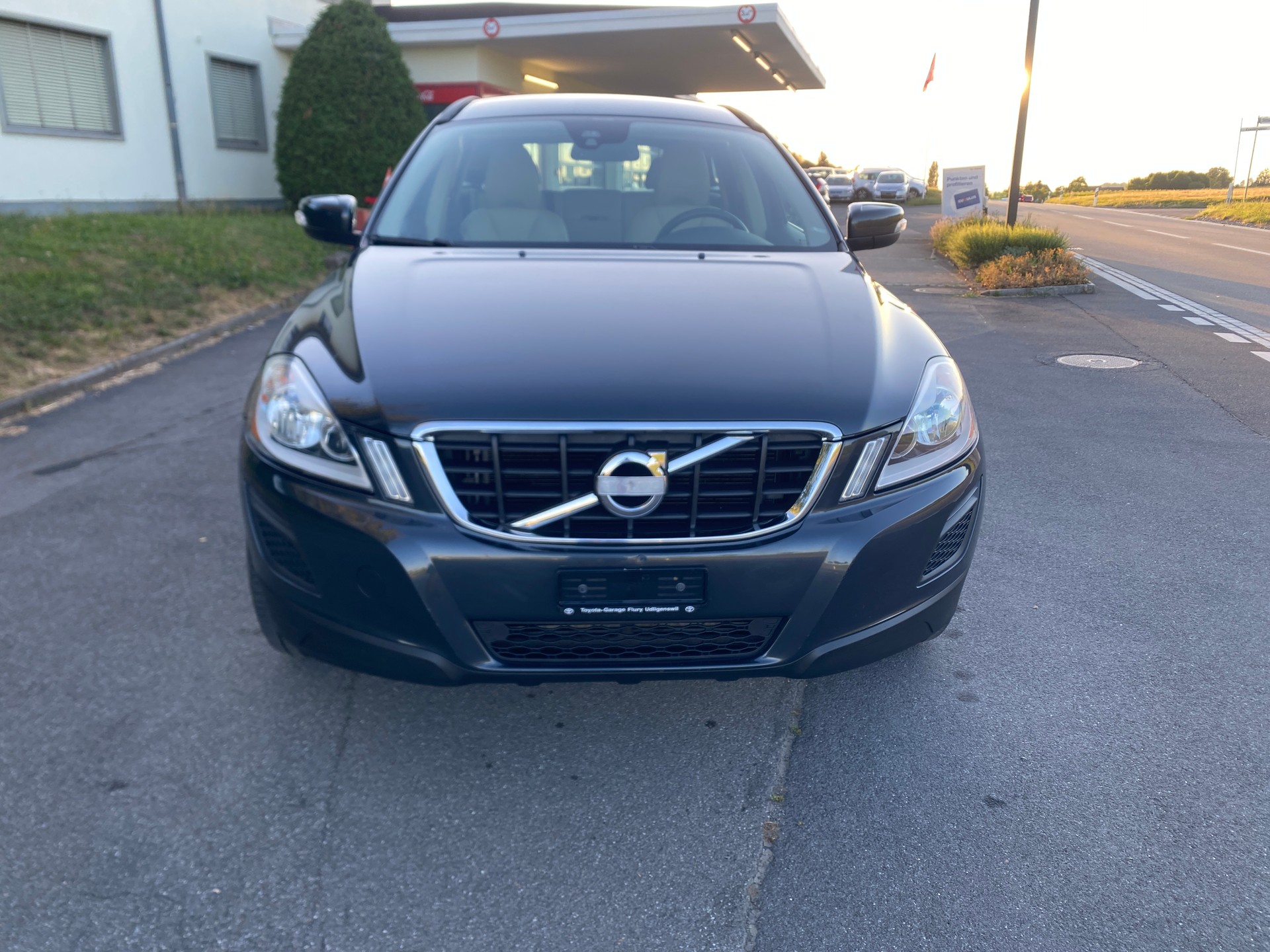 VOLVO XC60 D5 AWD Kinetic Geartronic-image-2