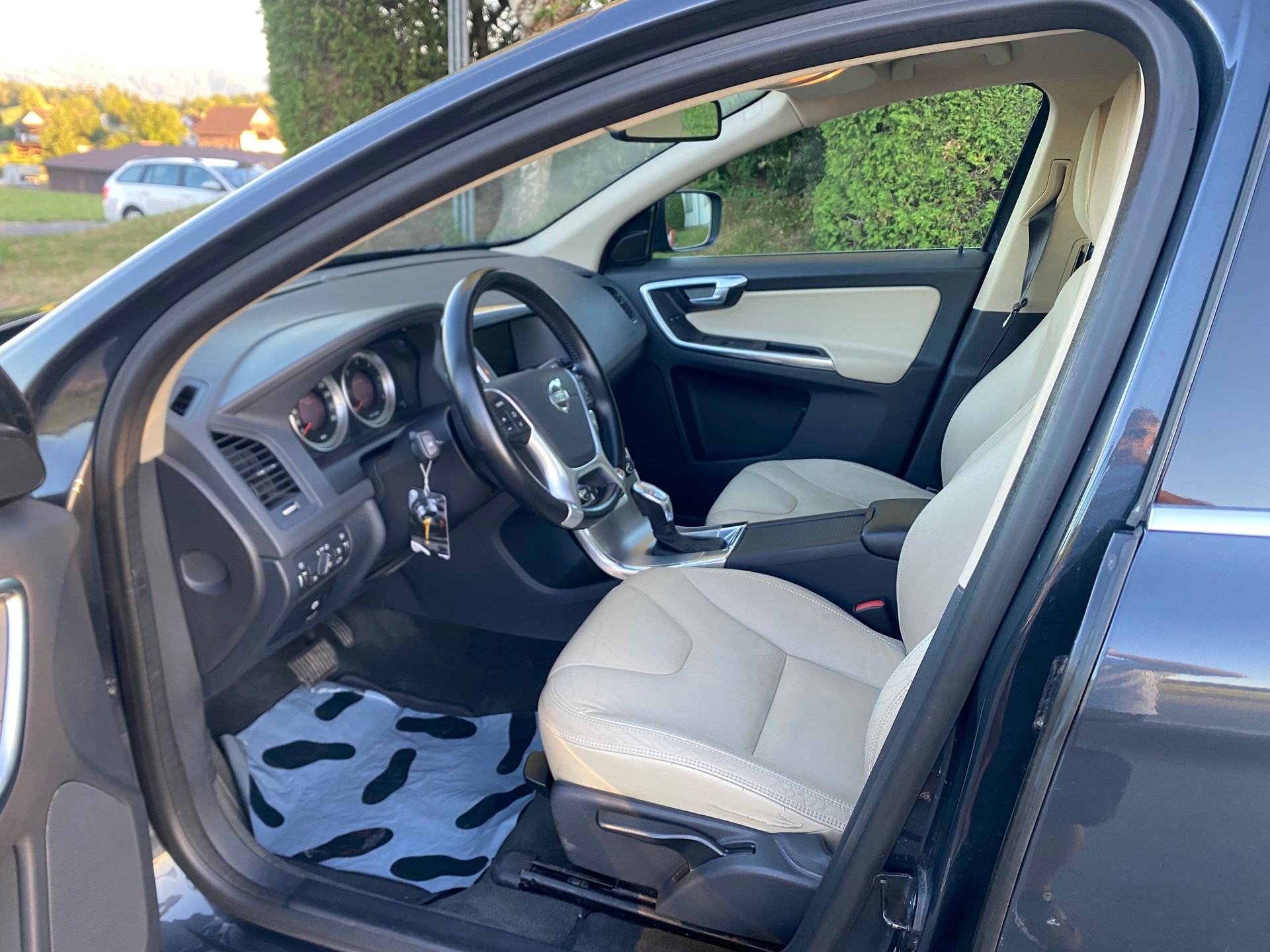 VOLVO XC60 D5 AWD Kinetic Geartronic-image-10
