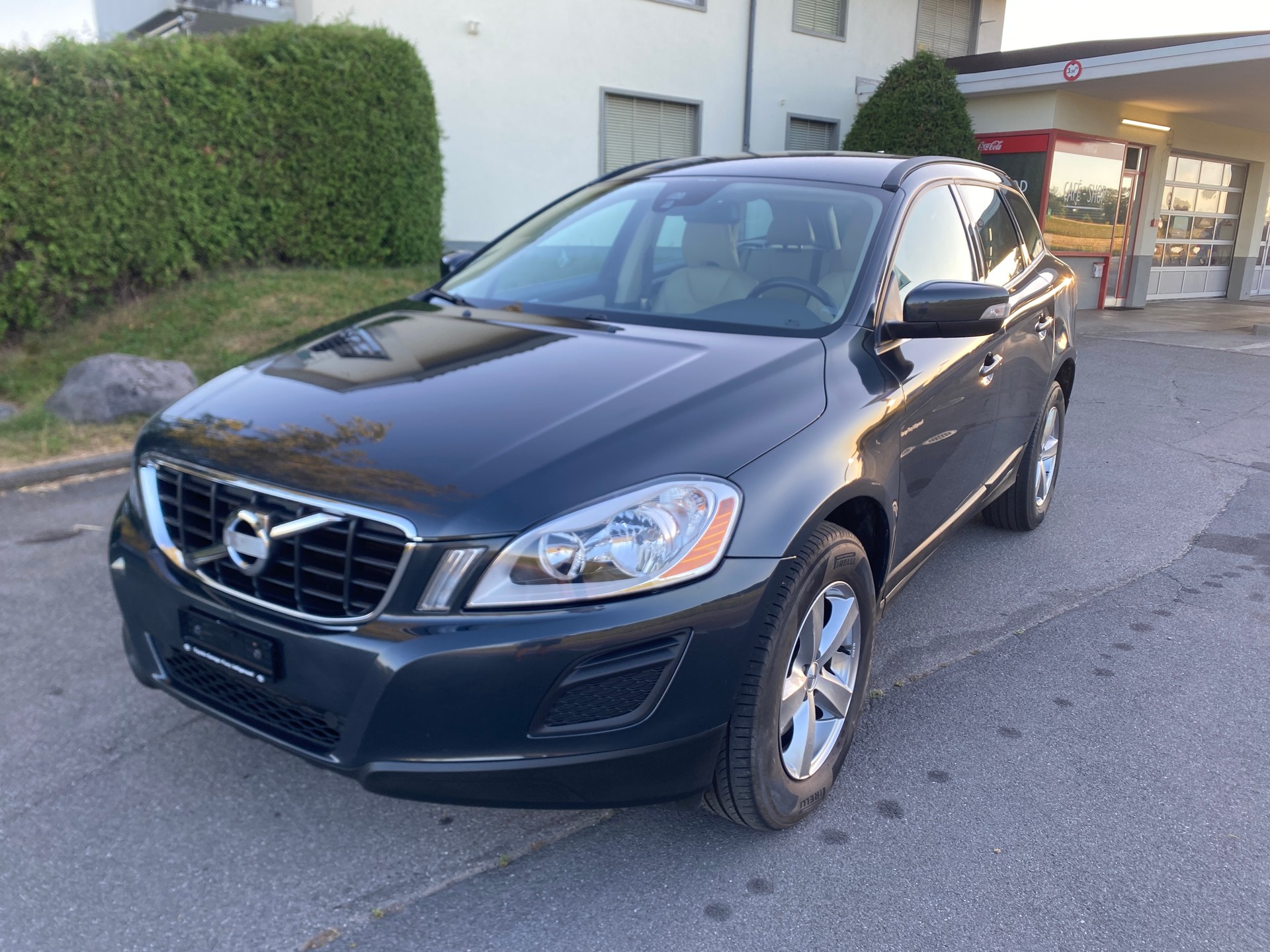 VOLVO XC60 D5 AWD Kinetic Geartronic-image-0