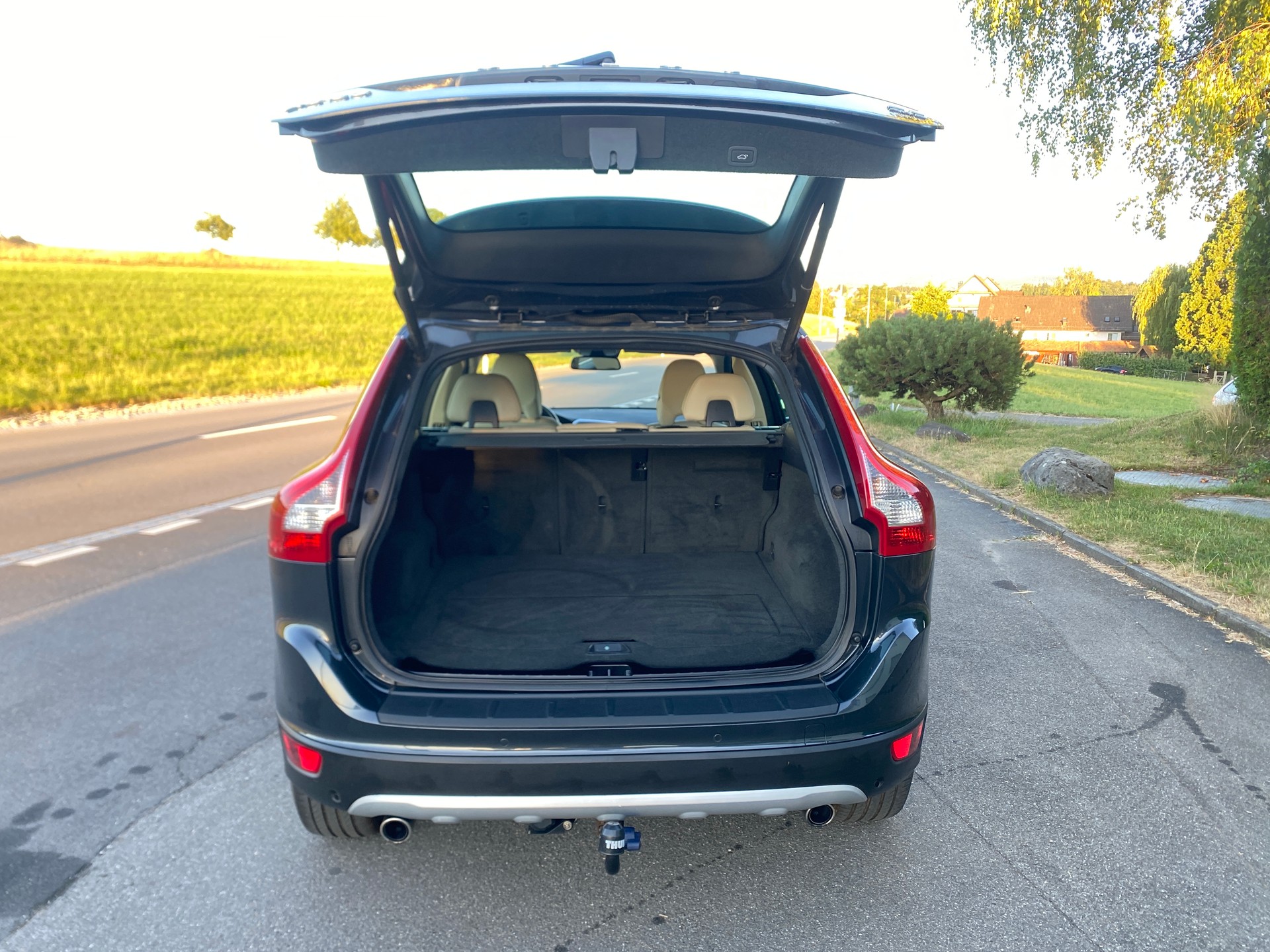 VOLVO XC60 D5 AWD Kinetic Geartronic-image-4