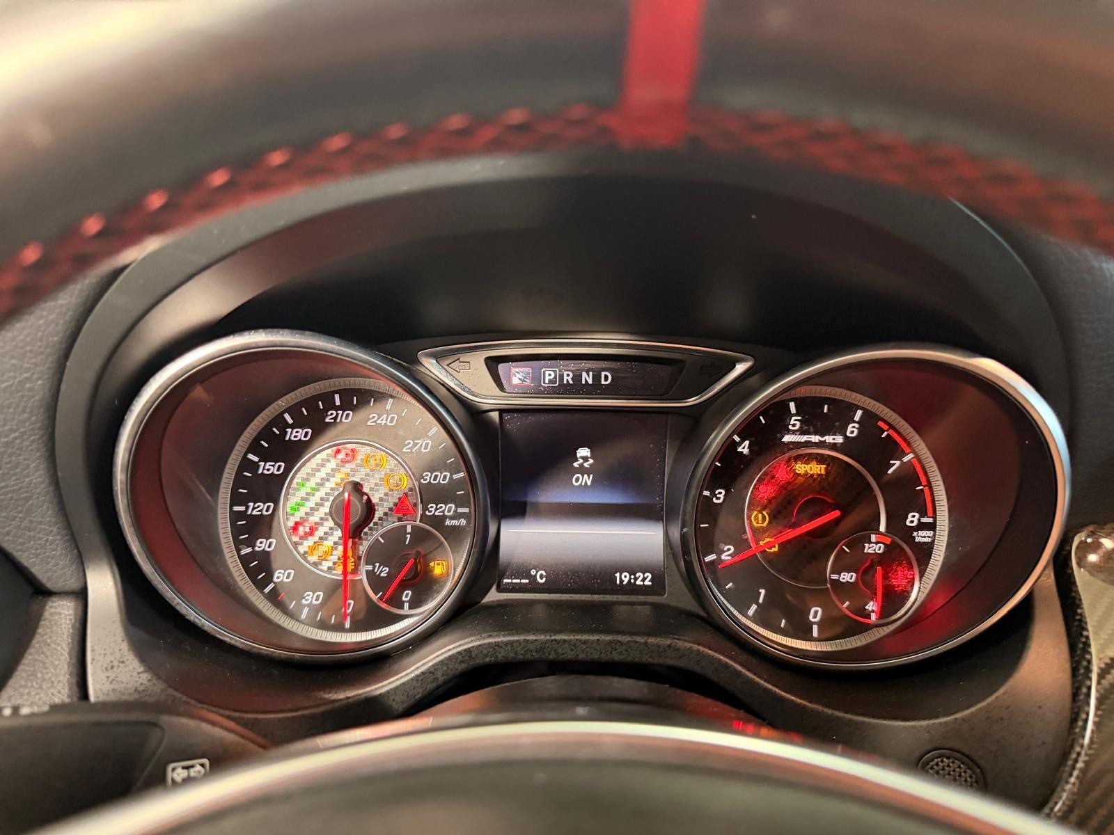 MERCEDES-BENZ CLA 45 AMG 4Matic Speedshift-image-14
