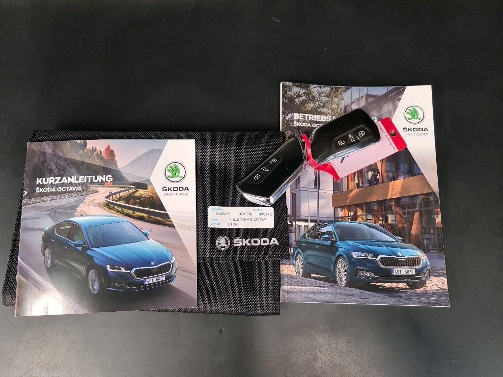SKODA Octavia Combi 2.0 TDI DSG Ambition-image-5