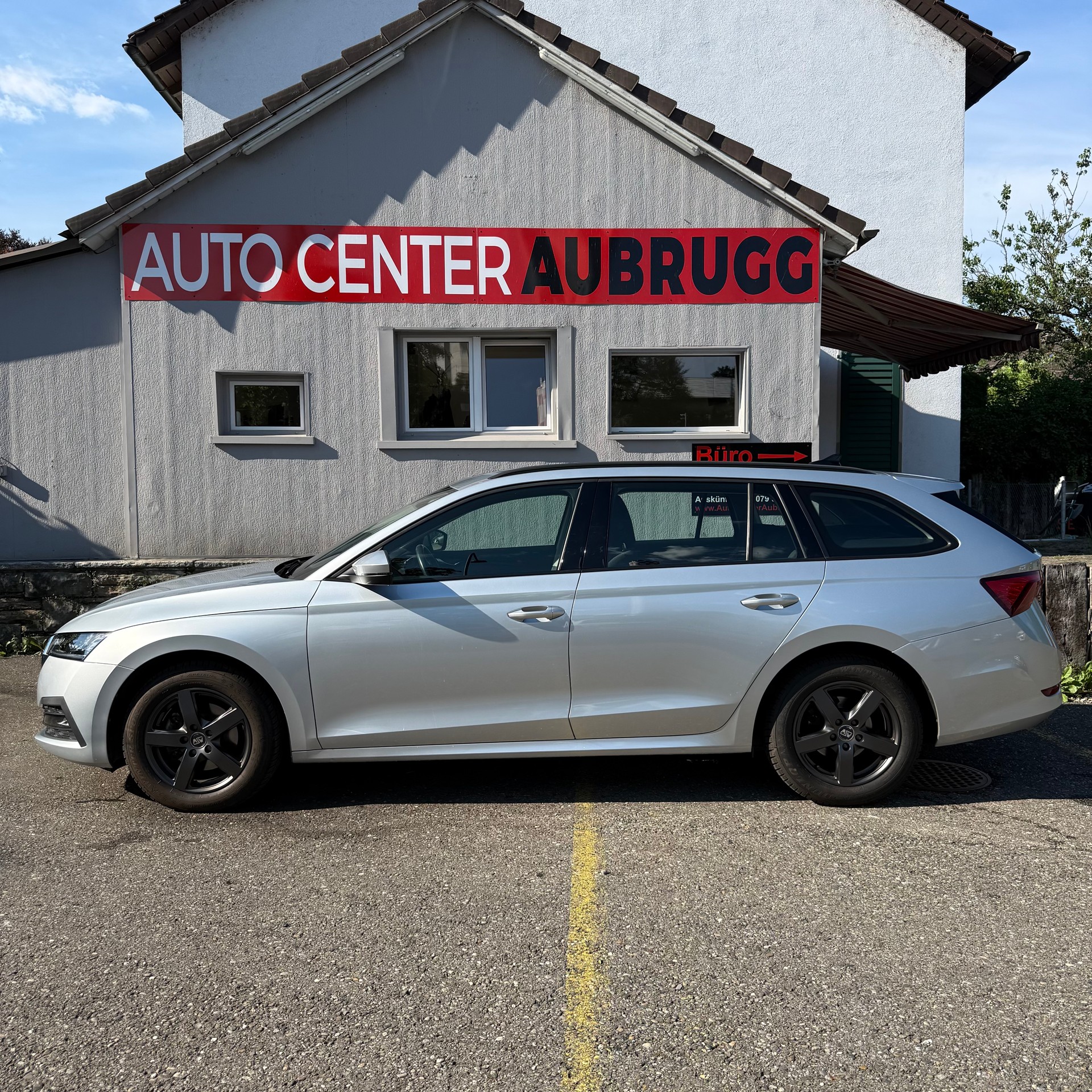 SKODA Octavia Combi 2.0 TDI DSG Ambition-image-7
