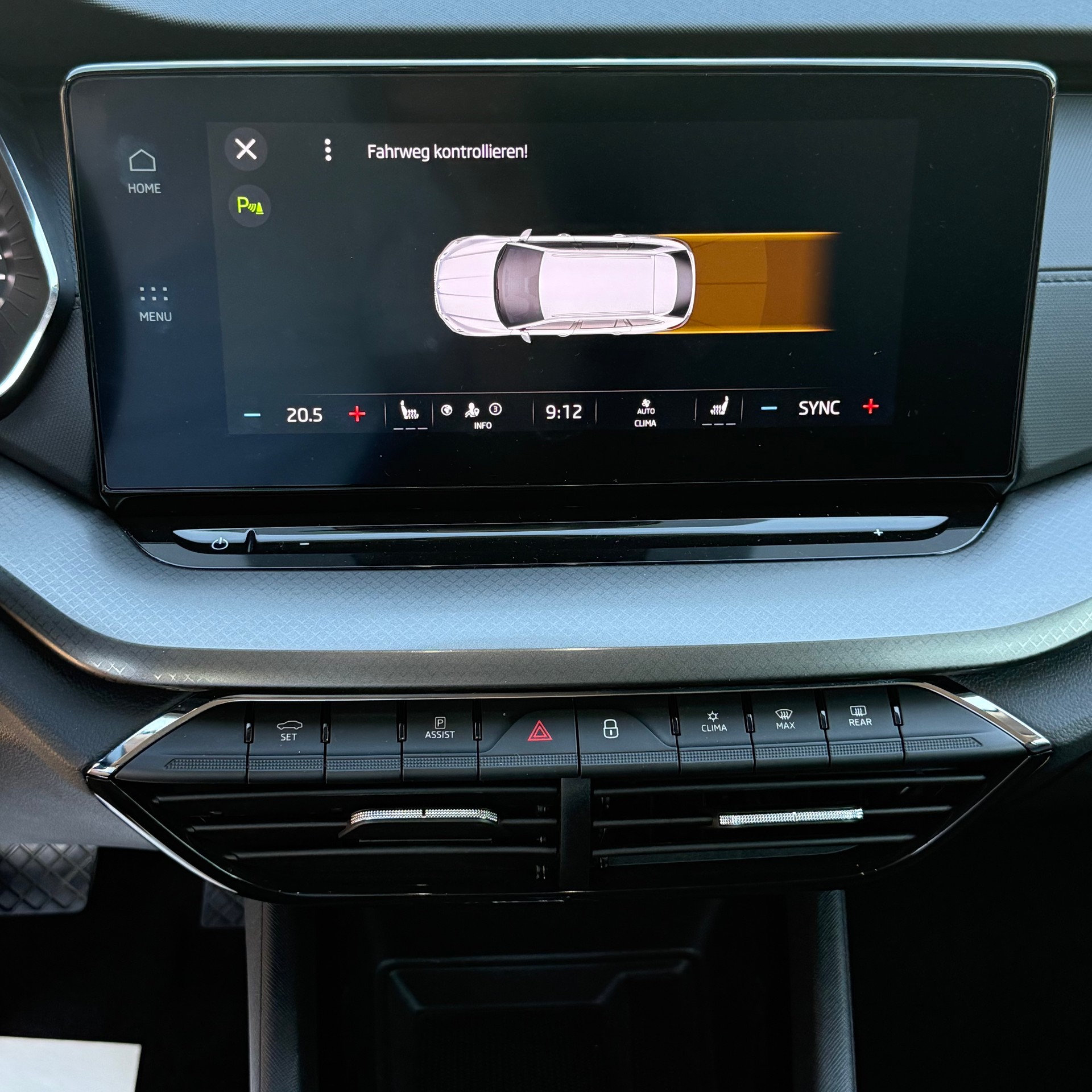 SKODA Octavia Combi 2.0 TDI DSG Ambition-image-16