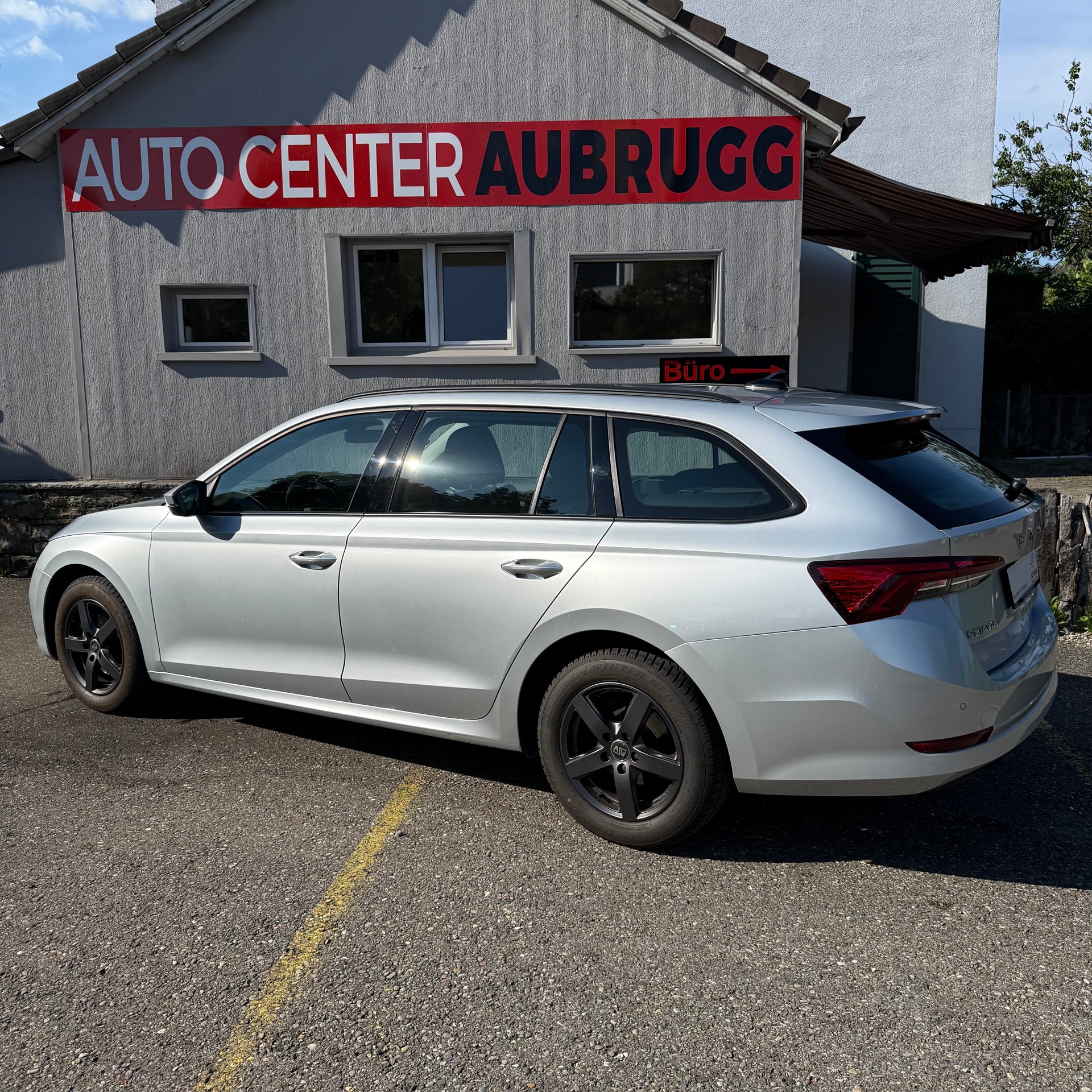 SKODA Octavia Combi 2.0 TDI DSG Ambition-showroom-element-1