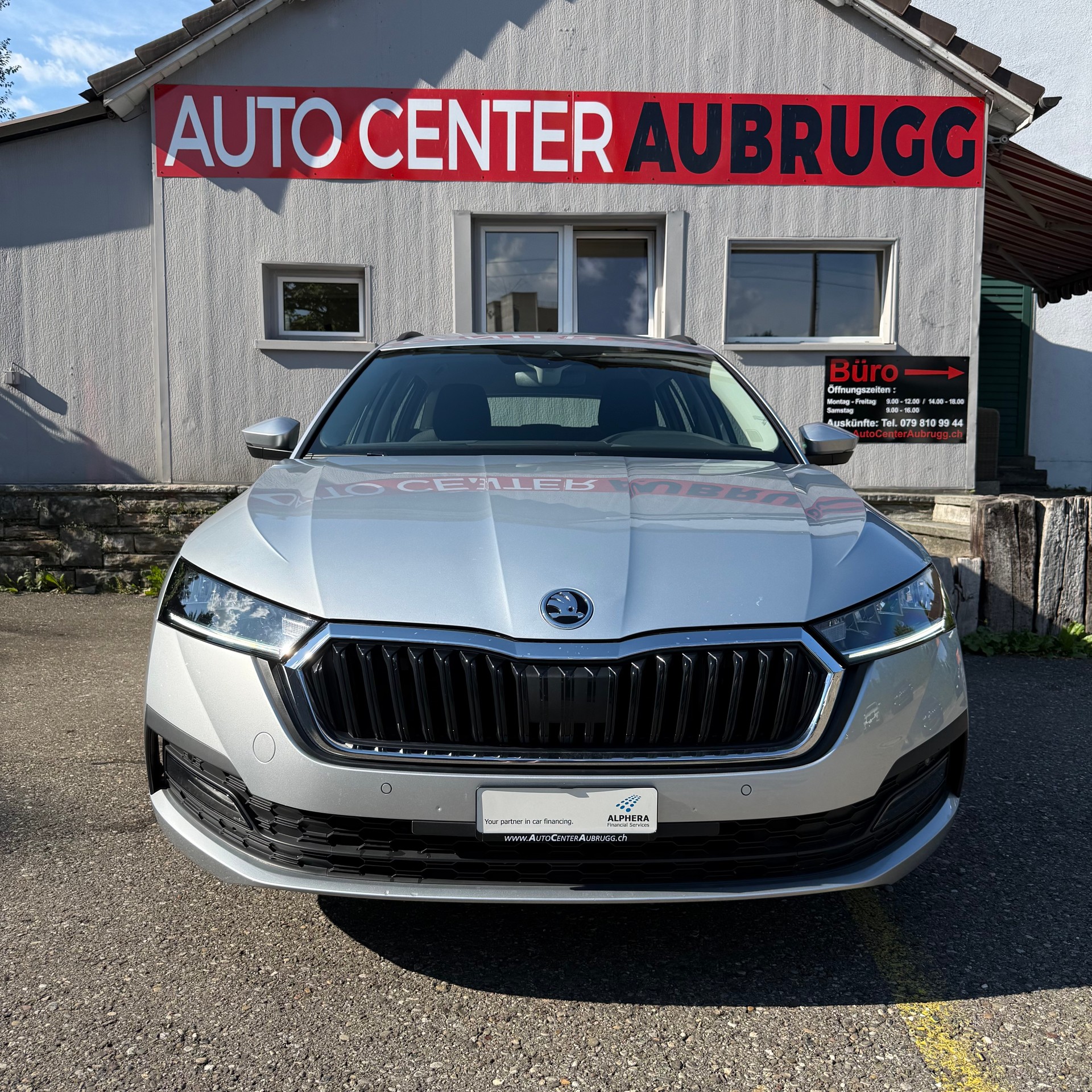 SKODA Octavia Combi 2.0 TDI DSG Ambition-image-4