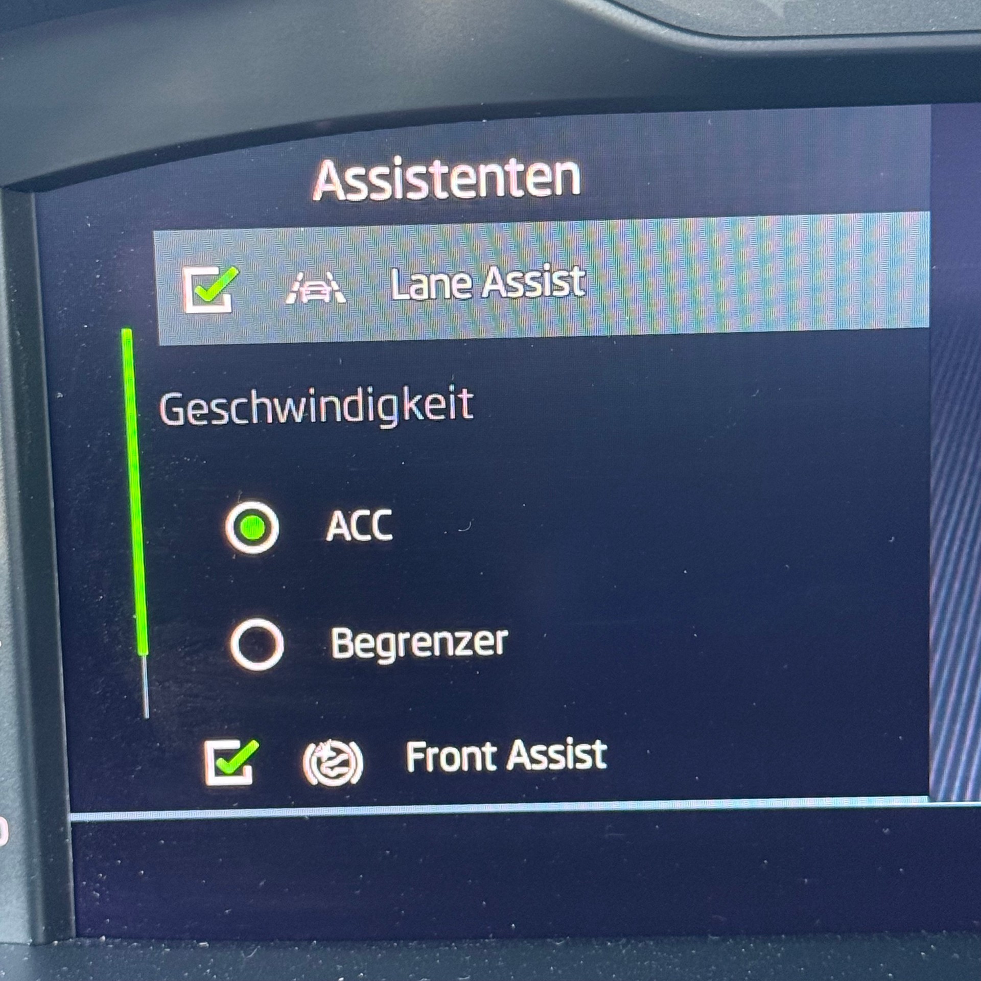 SKODA Octavia Combi 2.0 TDI DSG Ambition-image-17
