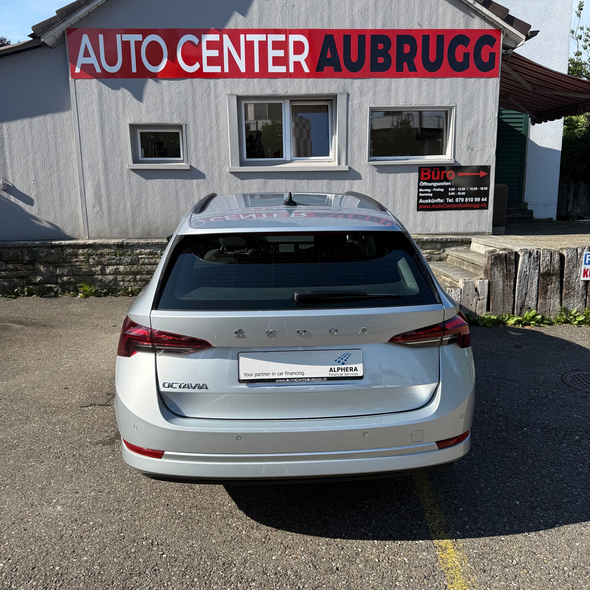 SKODA Octavia Combi 2.0 TDI DSG Ambition-image-5