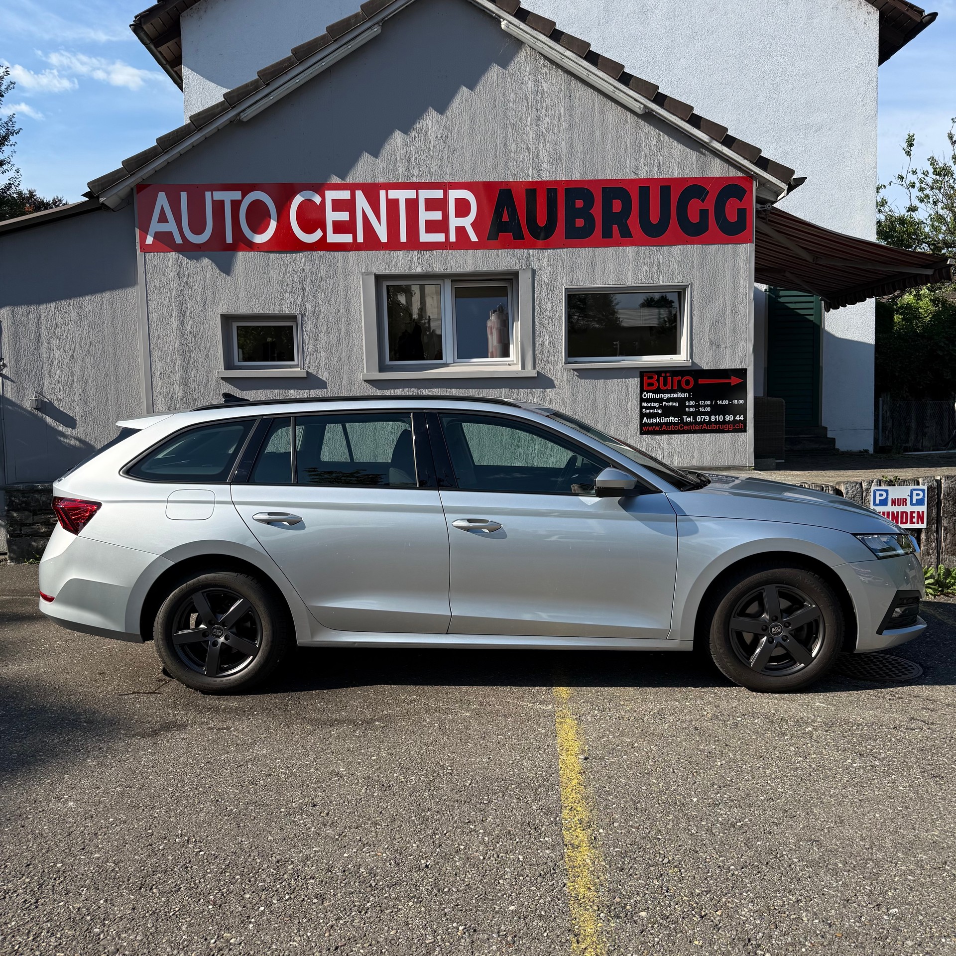 SKODA Octavia Combi 2.0 TDI DSG Ambition-image-8