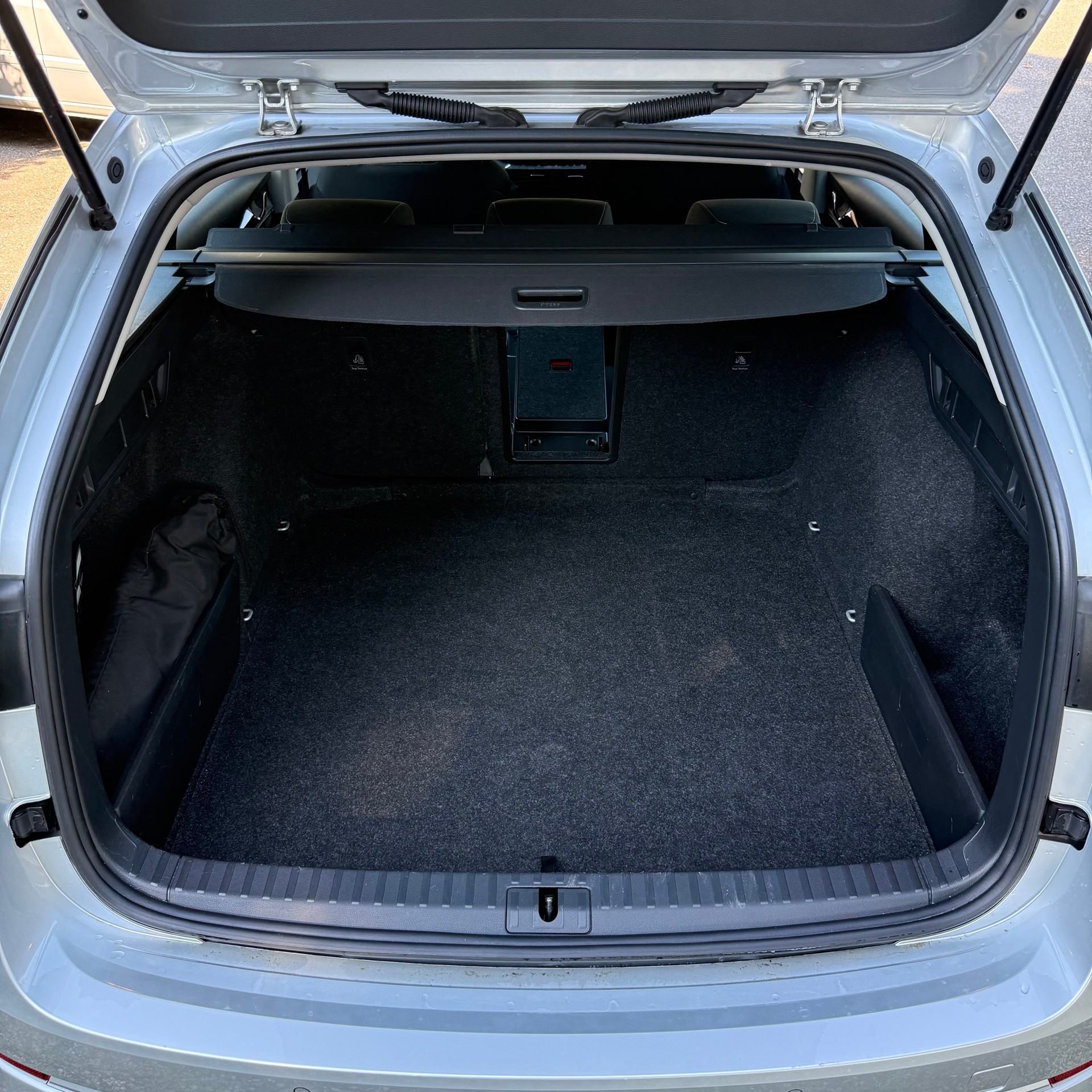 SKODA Octavia Combi 2.0 TDI DSG Ambition-image-19