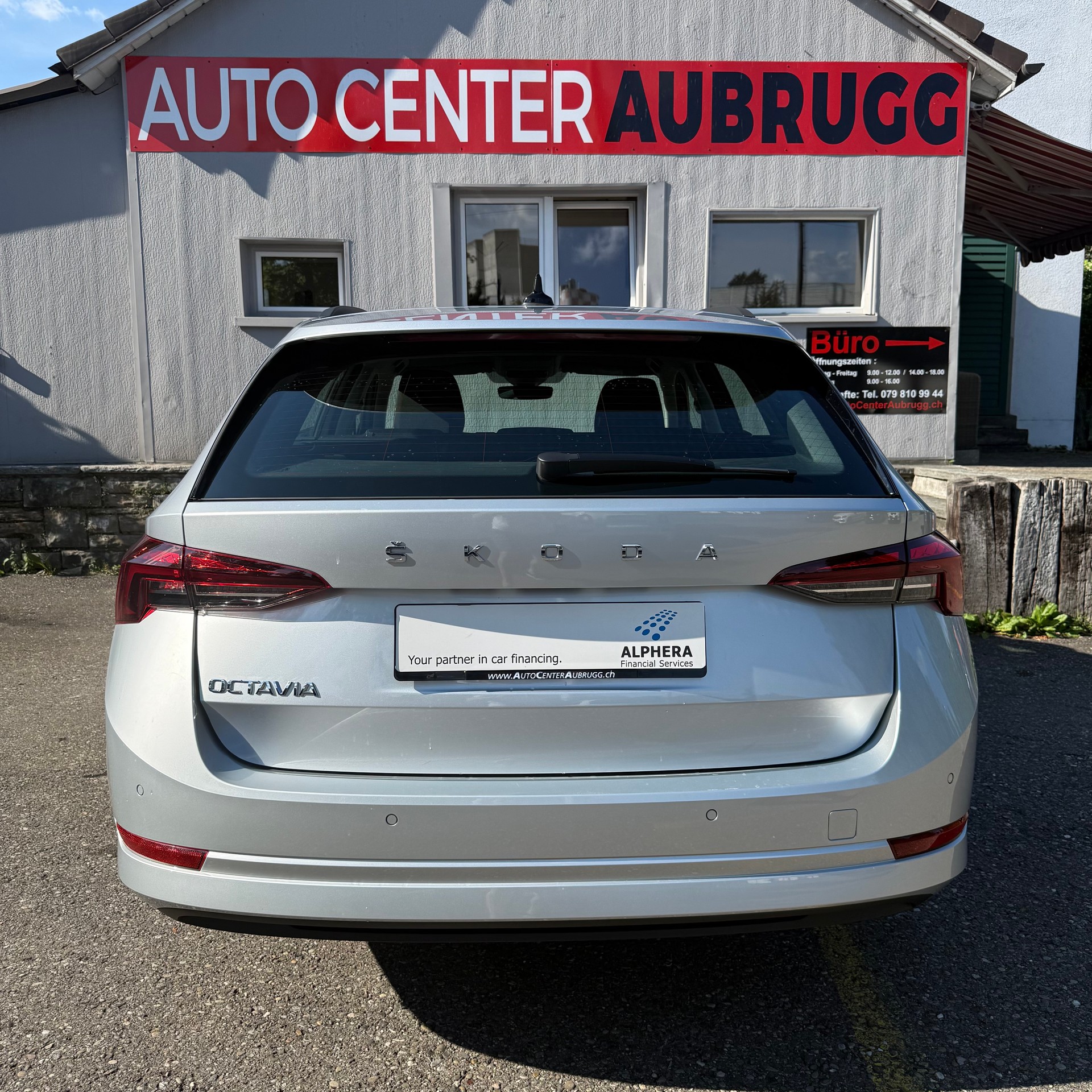 SKODA Octavia Combi 2.0 TDI DSG Ambition-image-6