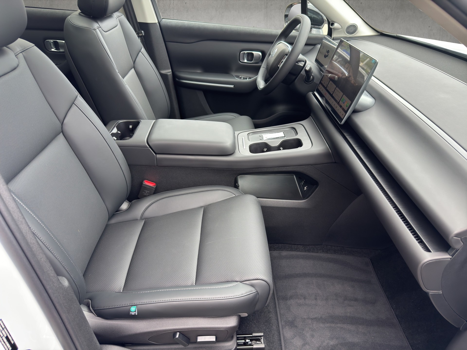 LEAPMOTOR C10 EV AWD-image-9
