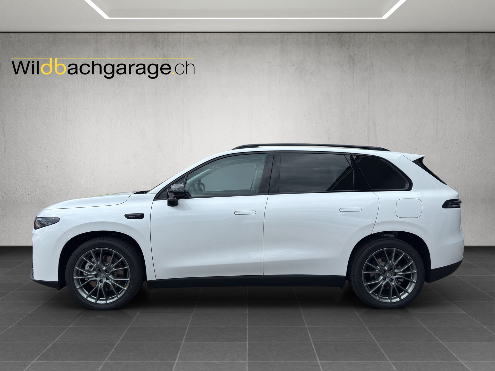 LEAPMOTOR C10 EV AWD-showroom-element-1