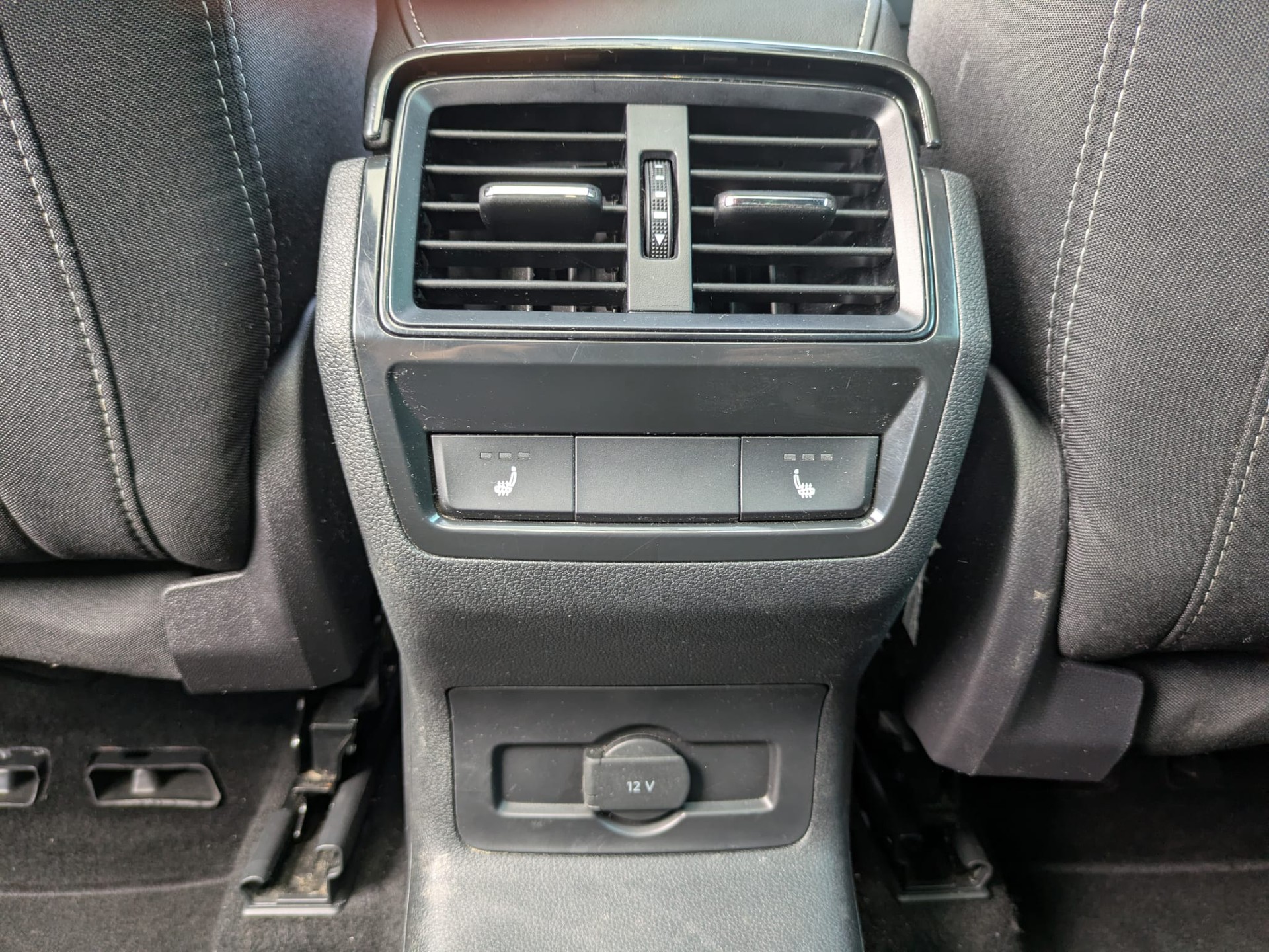 SKODA Karoq 1.5 TSI SportLine DSG-image-14