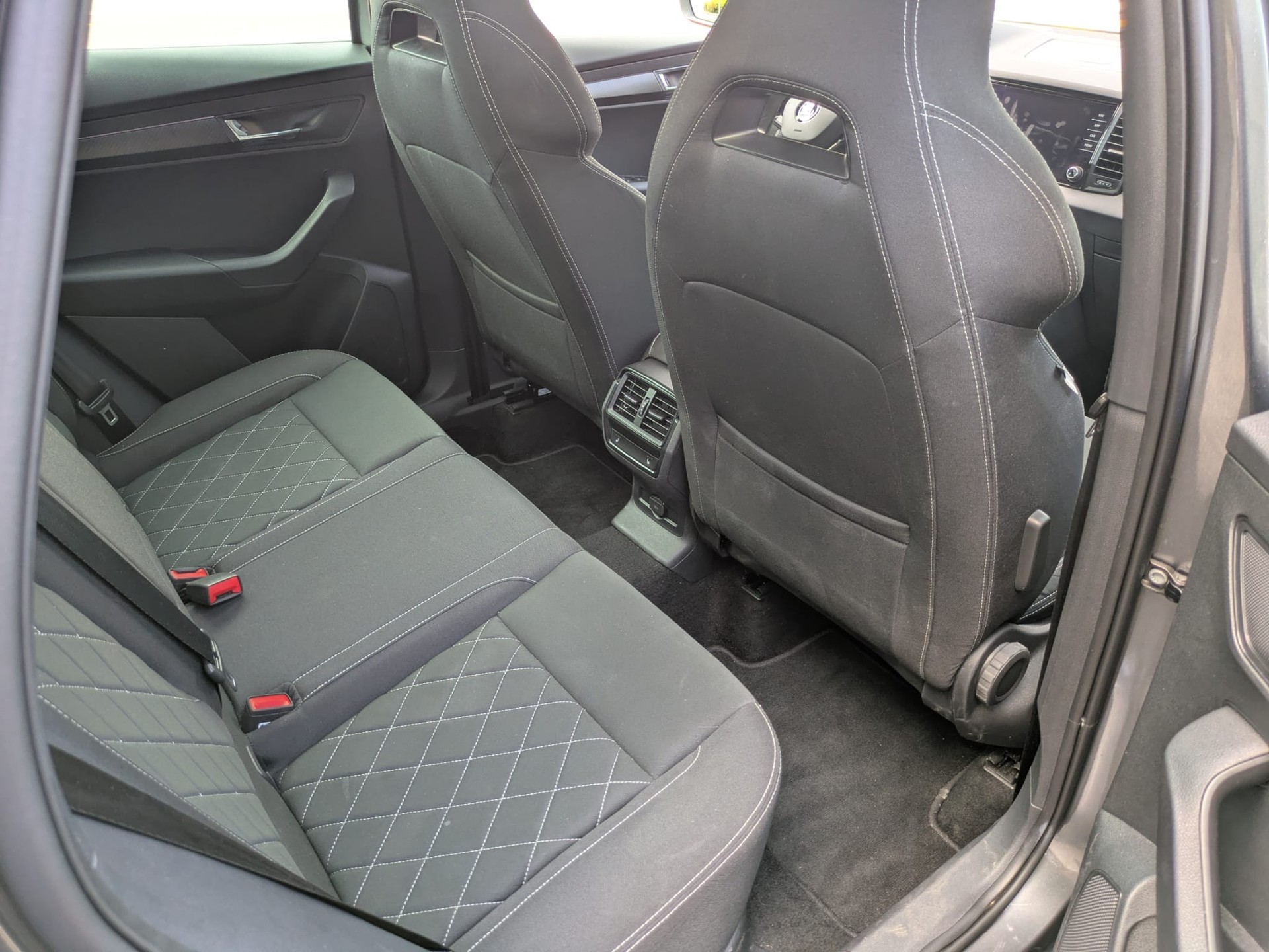 SKODA Karoq 1.5 TSI SportLine DSG-image-12