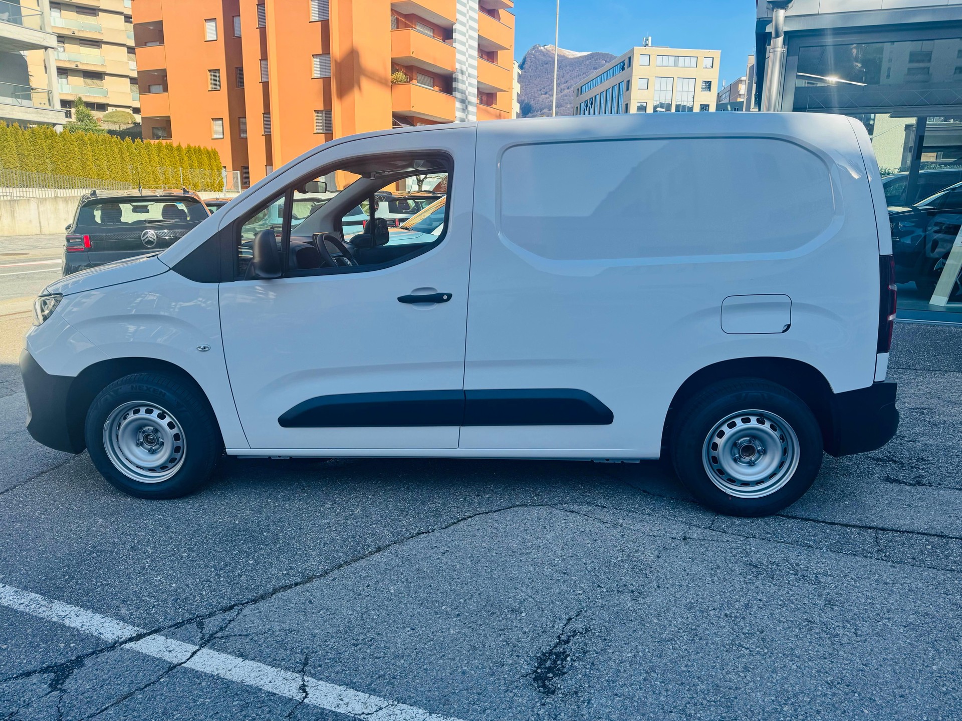 CITROEN NEW Berlingo M 1.5 BlueHDi 100 First S/S-image-2