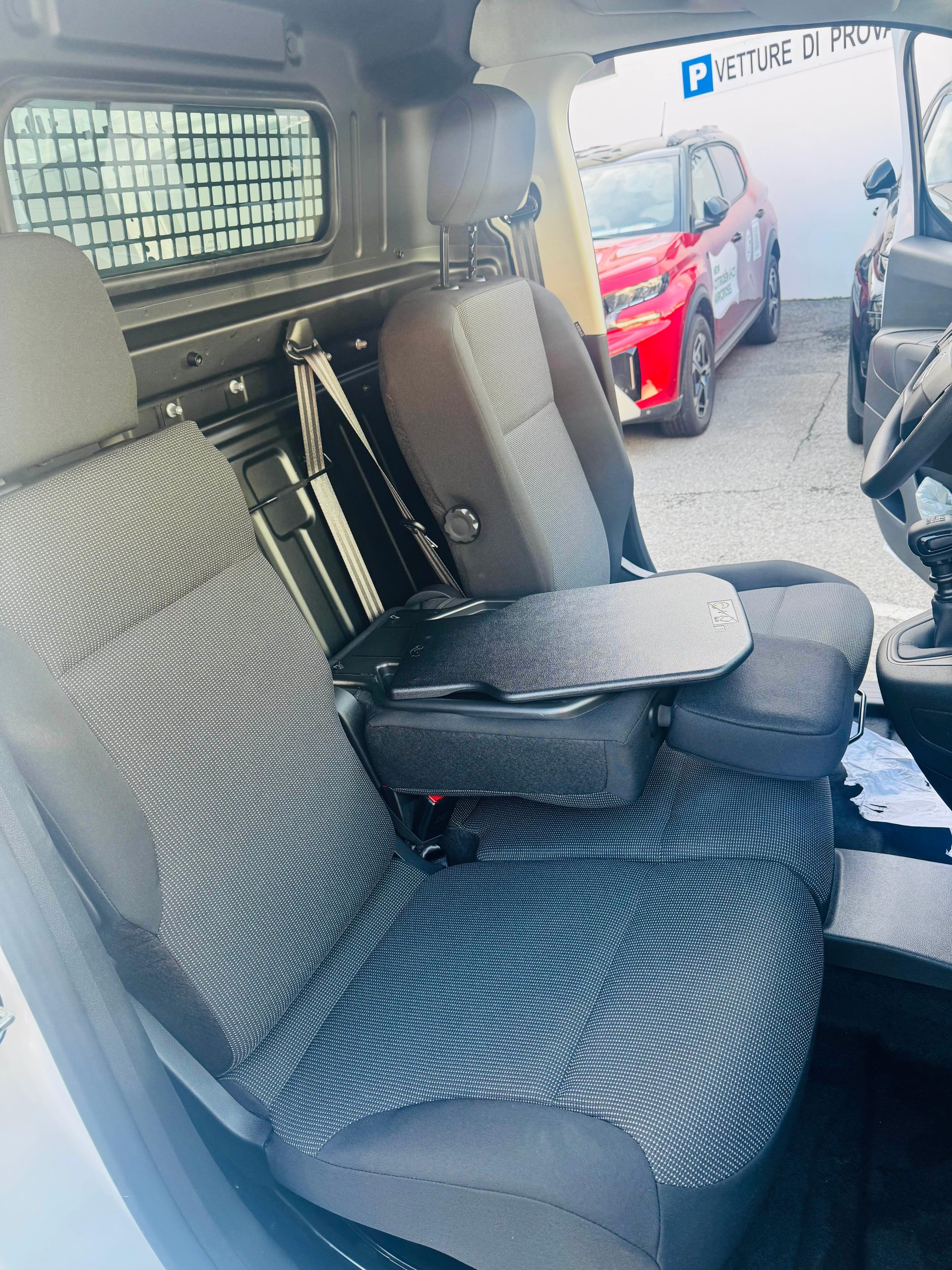 CITROEN NEW Berlingo M 1.5 BlueHDi 100 First S/S-image-11