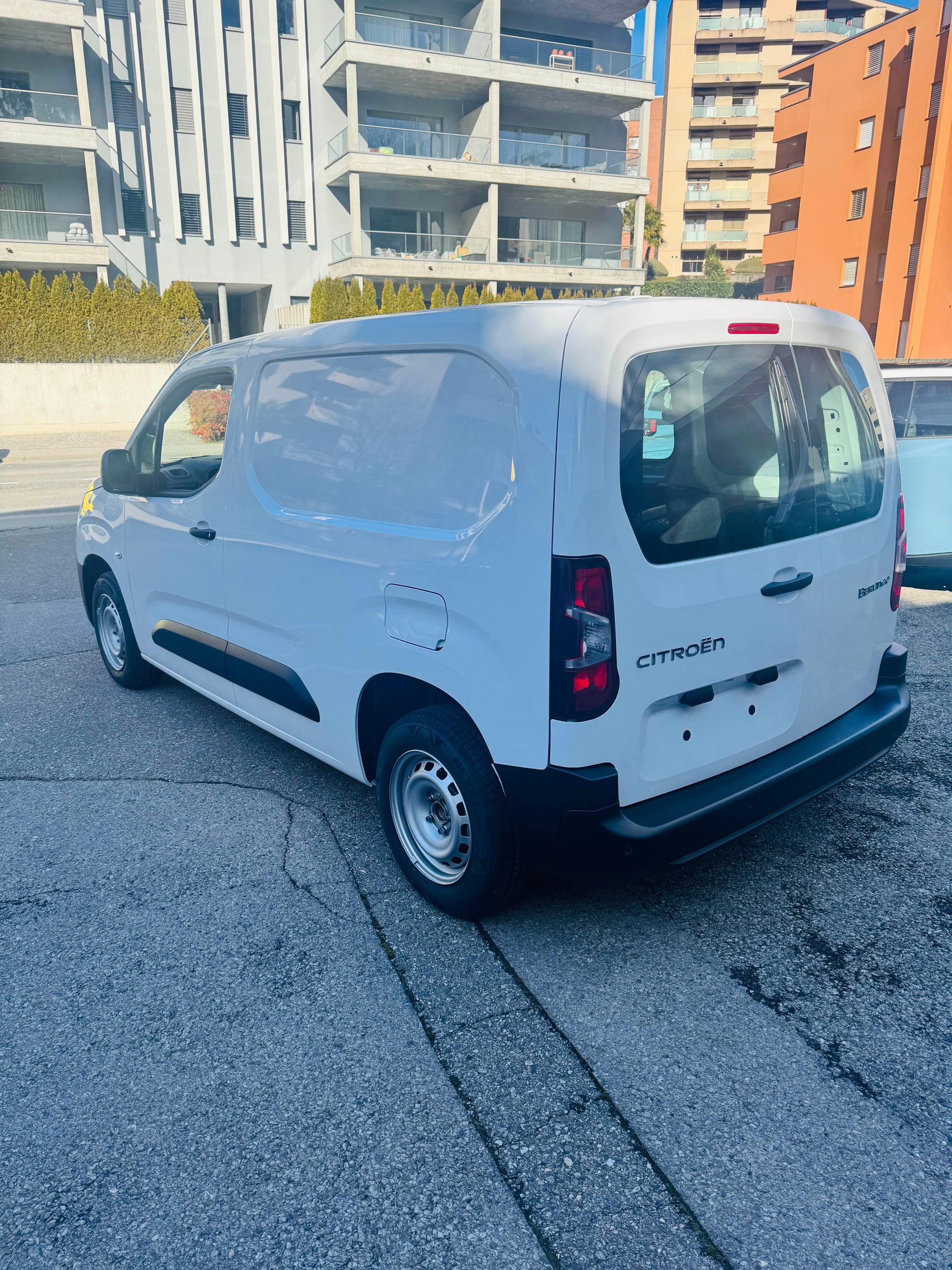 CITROEN NEW Berlingo M 1.5 BlueHDi 100 First S/S-image-3