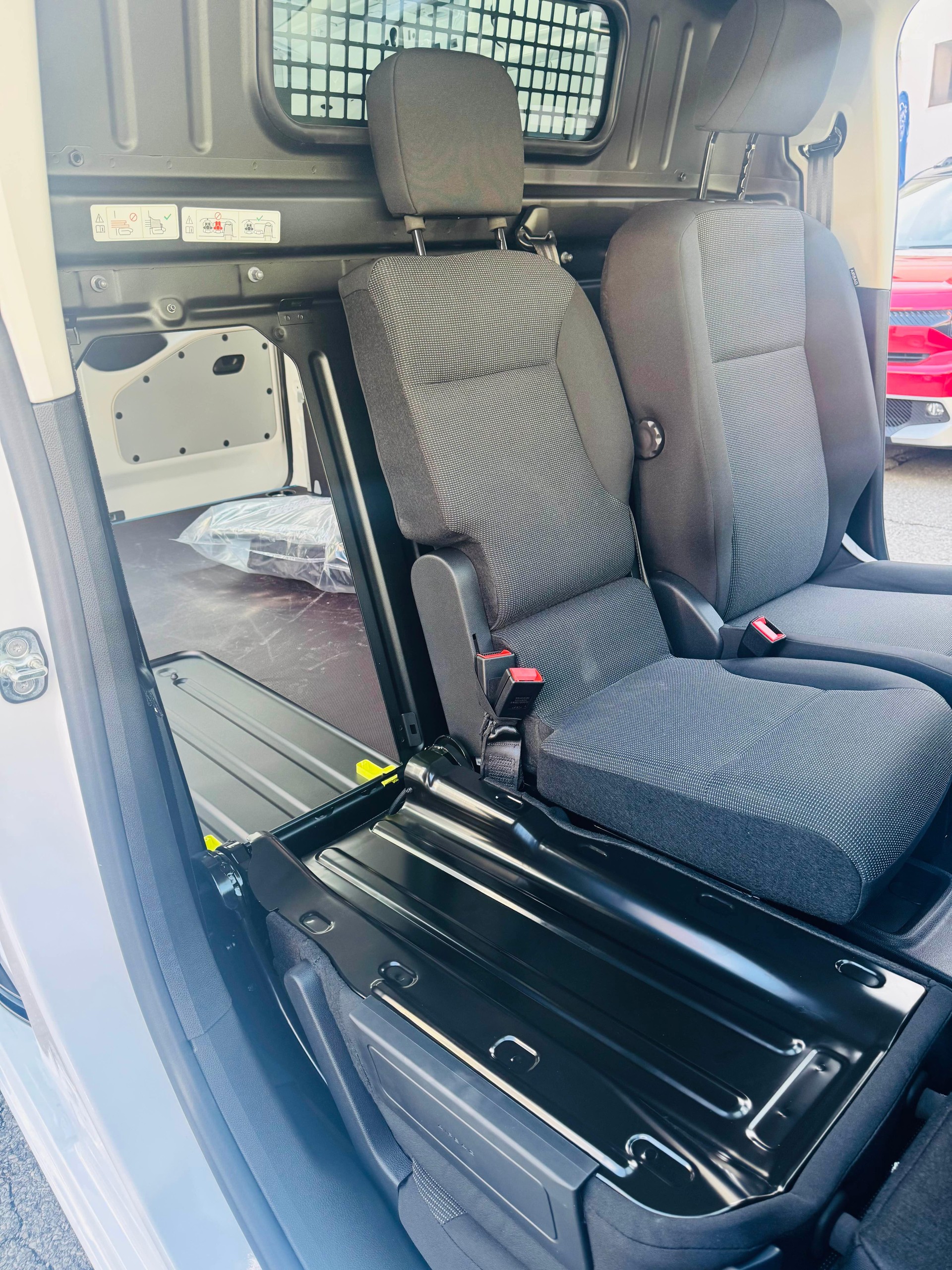 CITROEN NEW Berlingo M 1.5 BlueHDi 100 First S/S-image-10