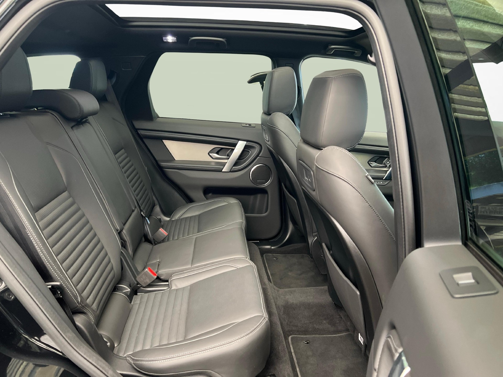 LAND ROVER Discovery Sport 1.5 T 270e Dynamic HSE-image-10