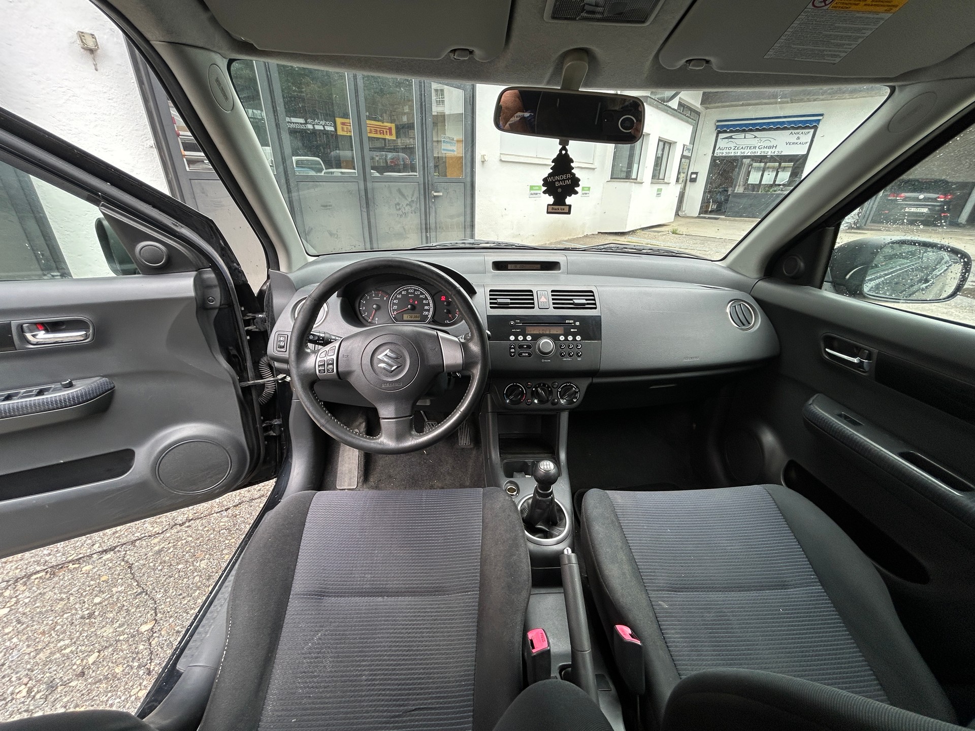 SUZUKI Swift 1.3i 16V GL Top 4x4-image-10