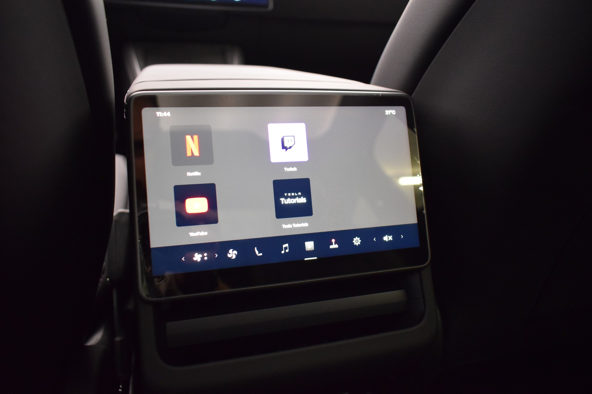 TESLA Model Y Premium Long Range AWD, 7 Sitzer, AHK, Made in Berlin-image-29