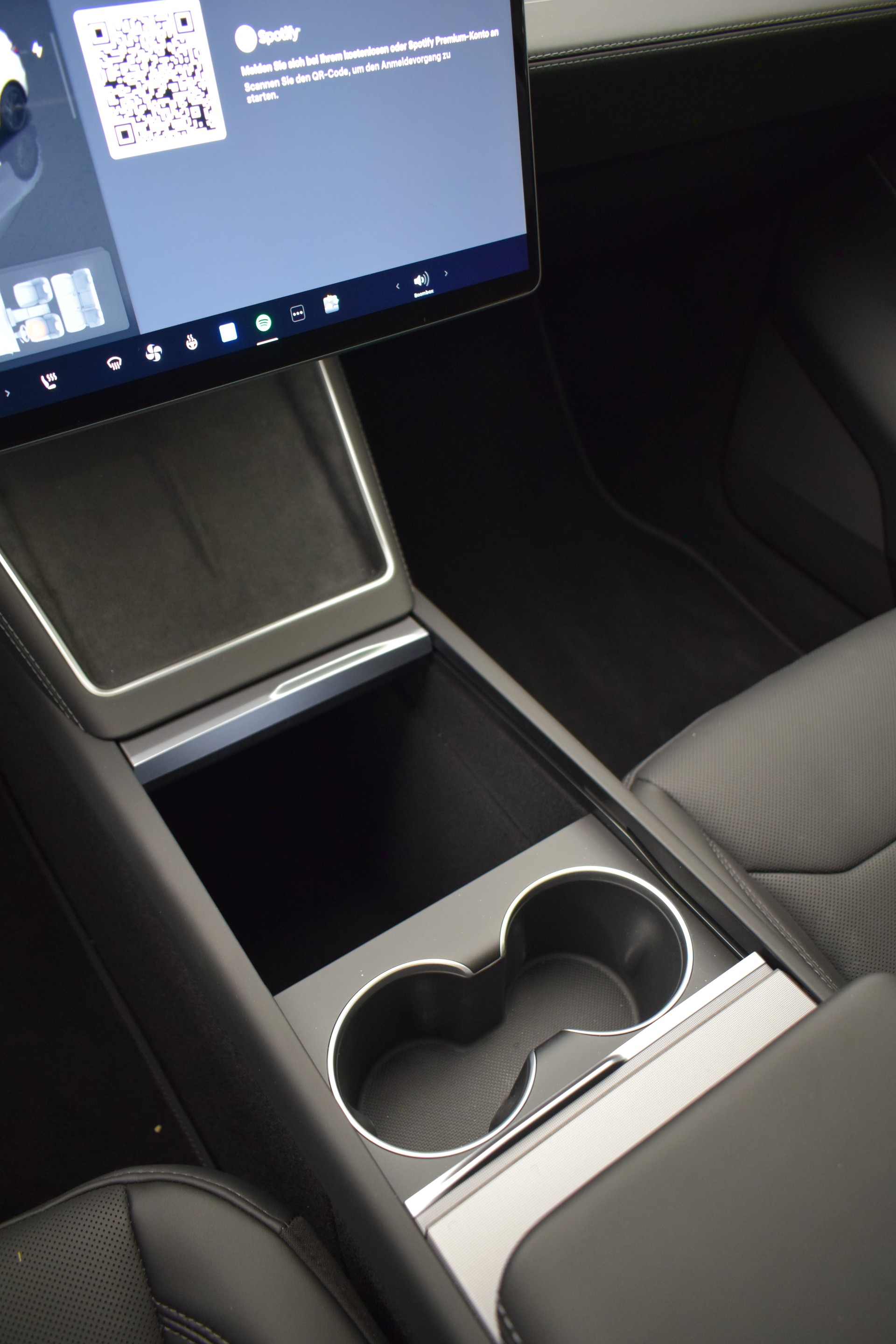 TESLA Model Y Premium Long Range AWD, 7 Sitzer, AHK, Made in Berlin-image-27