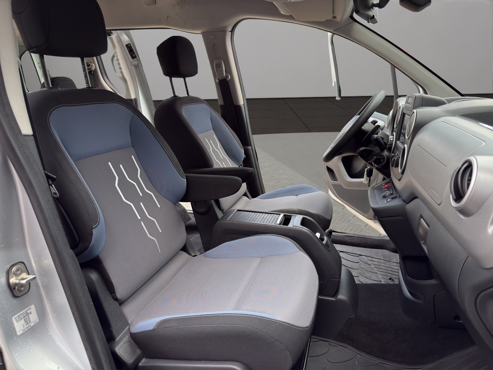 PEUGEOT Partner 1.6 BlueHDi Allure ETG6-image-16