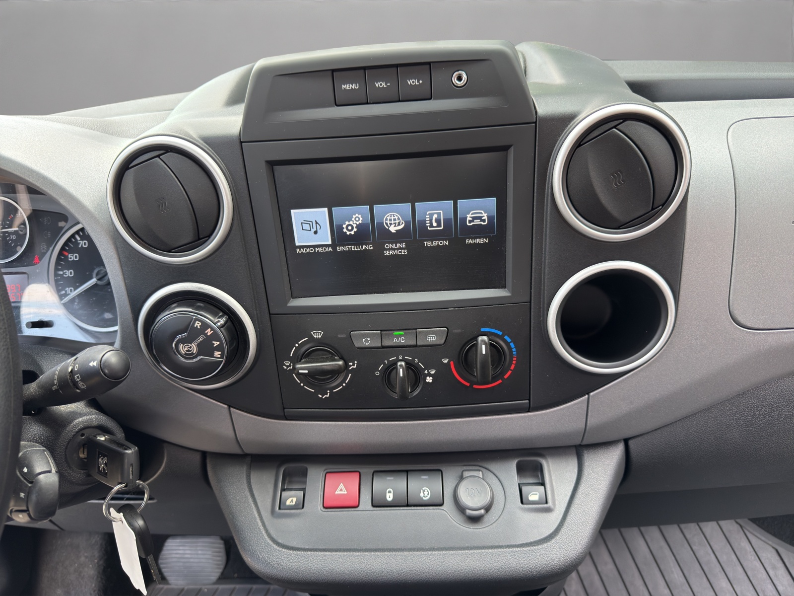PEUGEOT Partner 1.6 BlueHDi Allure ETG6-image-14