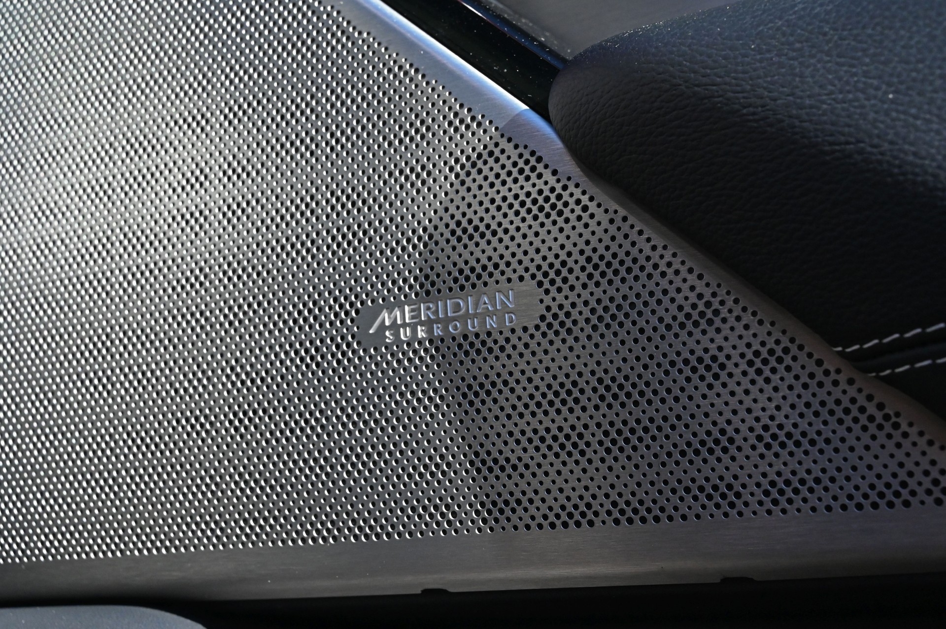 LAND ROVER Range Rover Velar R-Dynamic D 300 SE Automatic-image-17