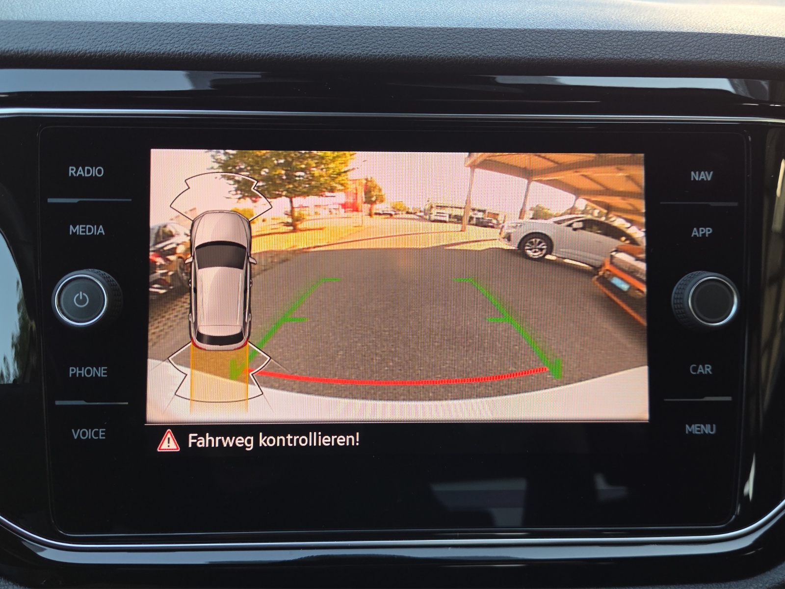 VW T-Roc 2.0 TSI Sport Selection DSG 4Motion-image-14