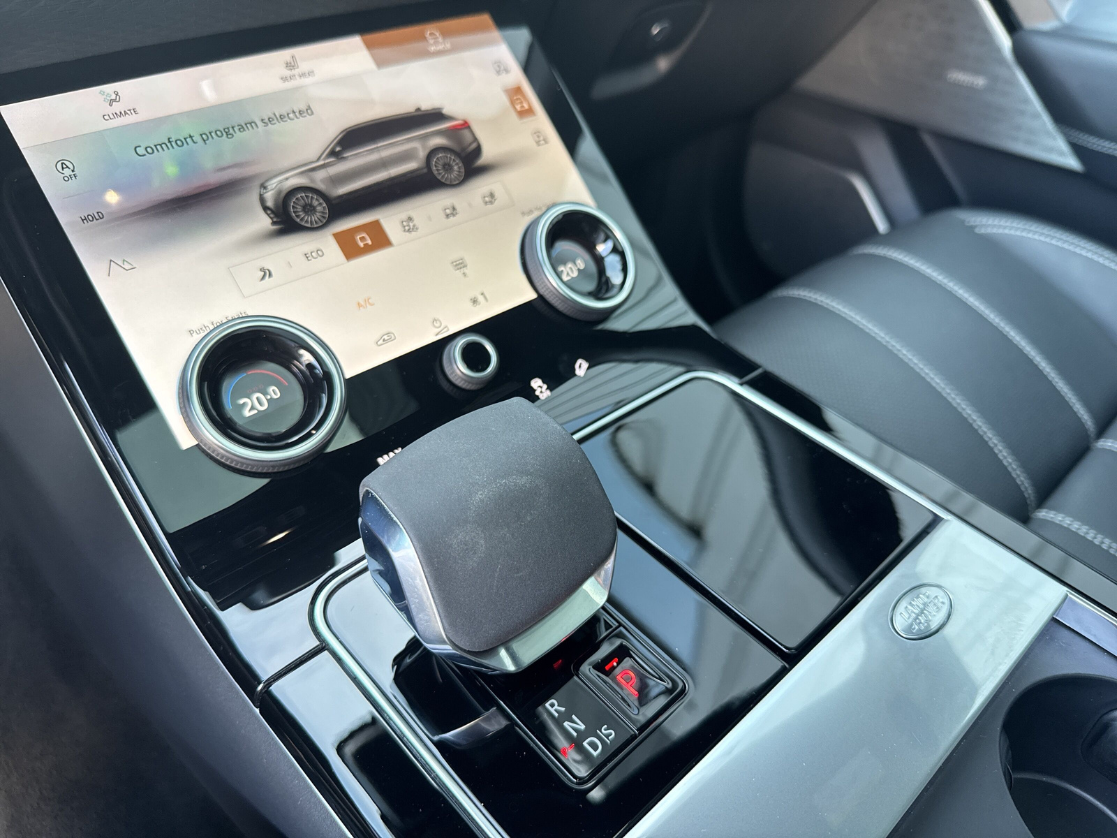 LAND ROVER Range Rover Velar 3.0 D 300 I6 MHEV S Automatic (CH)-image-23