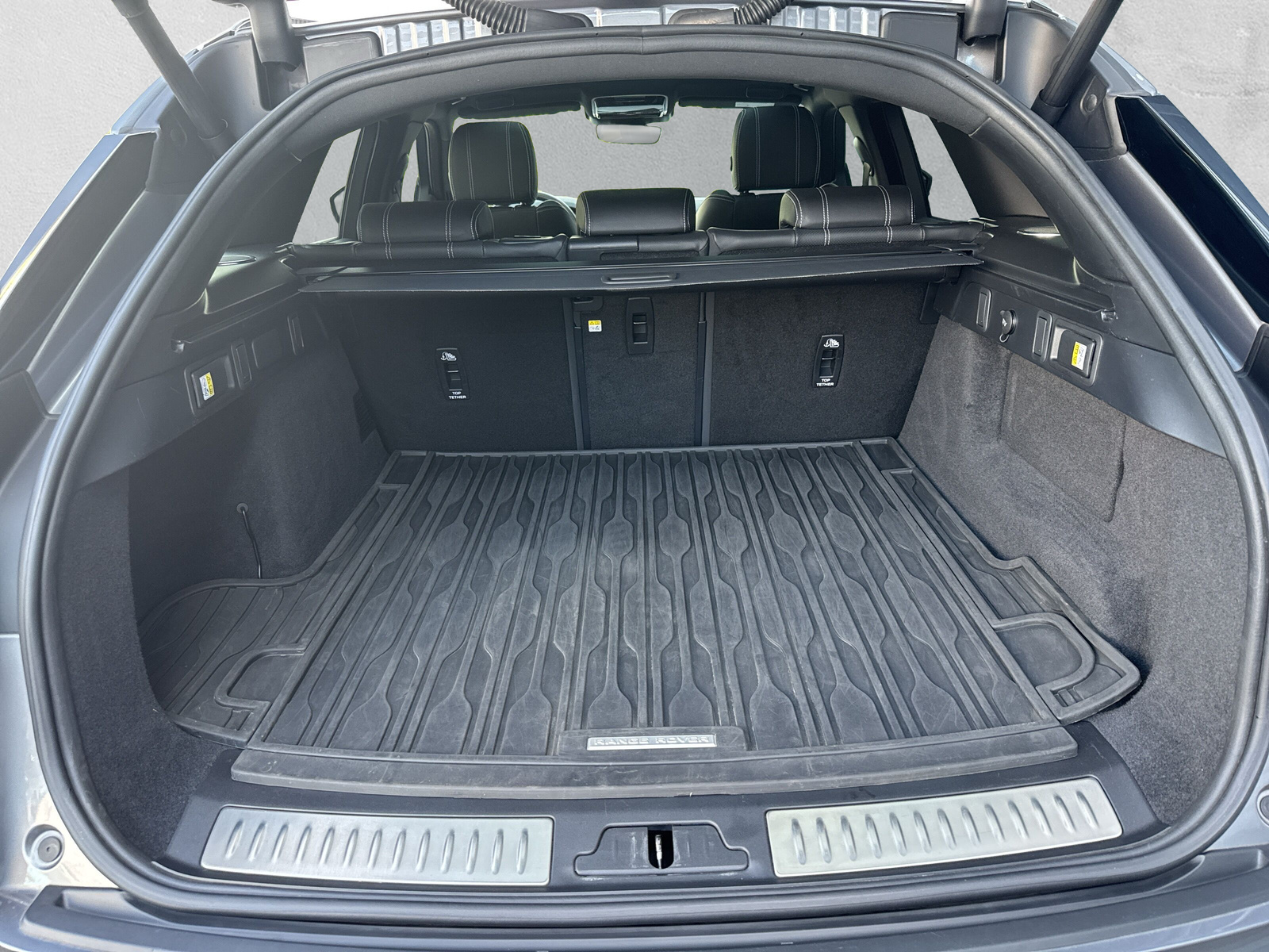 LAND ROVER Range Rover Velar 3.0 D 300 I6 MHEV S Automatic (CH)-image-9