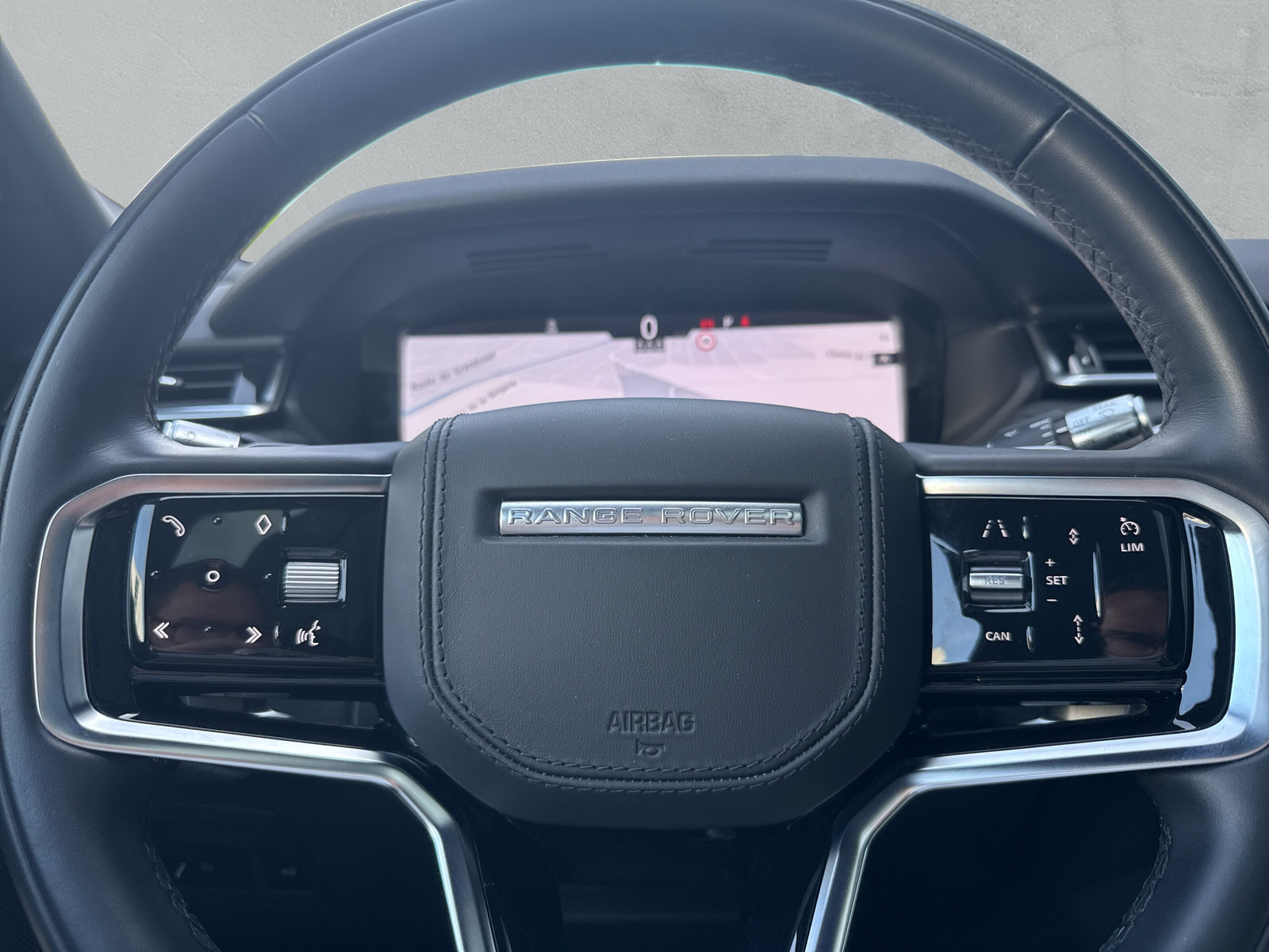 LAND ROVER Range Rover Velar 3.0 D 300 I6 MHEV S Automatic (CH)-image-18