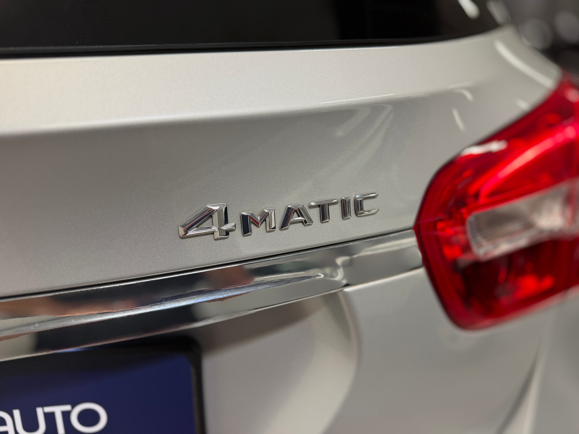 MERCEDES-BENZ GLA 250 Style 4Matic 7G-DCT-image-22