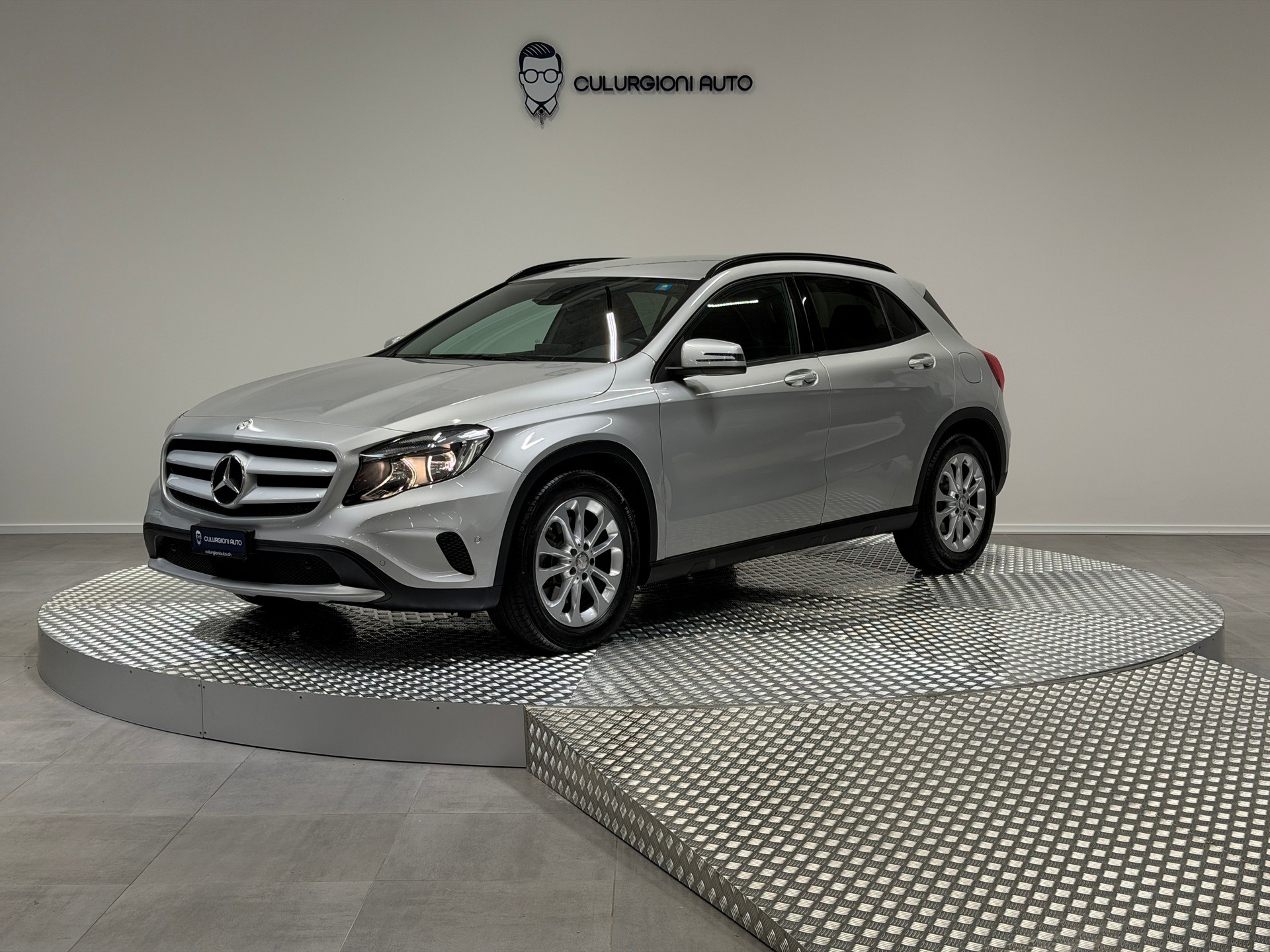 MERCEDES-BENZ GLA 250 Style 4Matic 7G-DCT-image-0