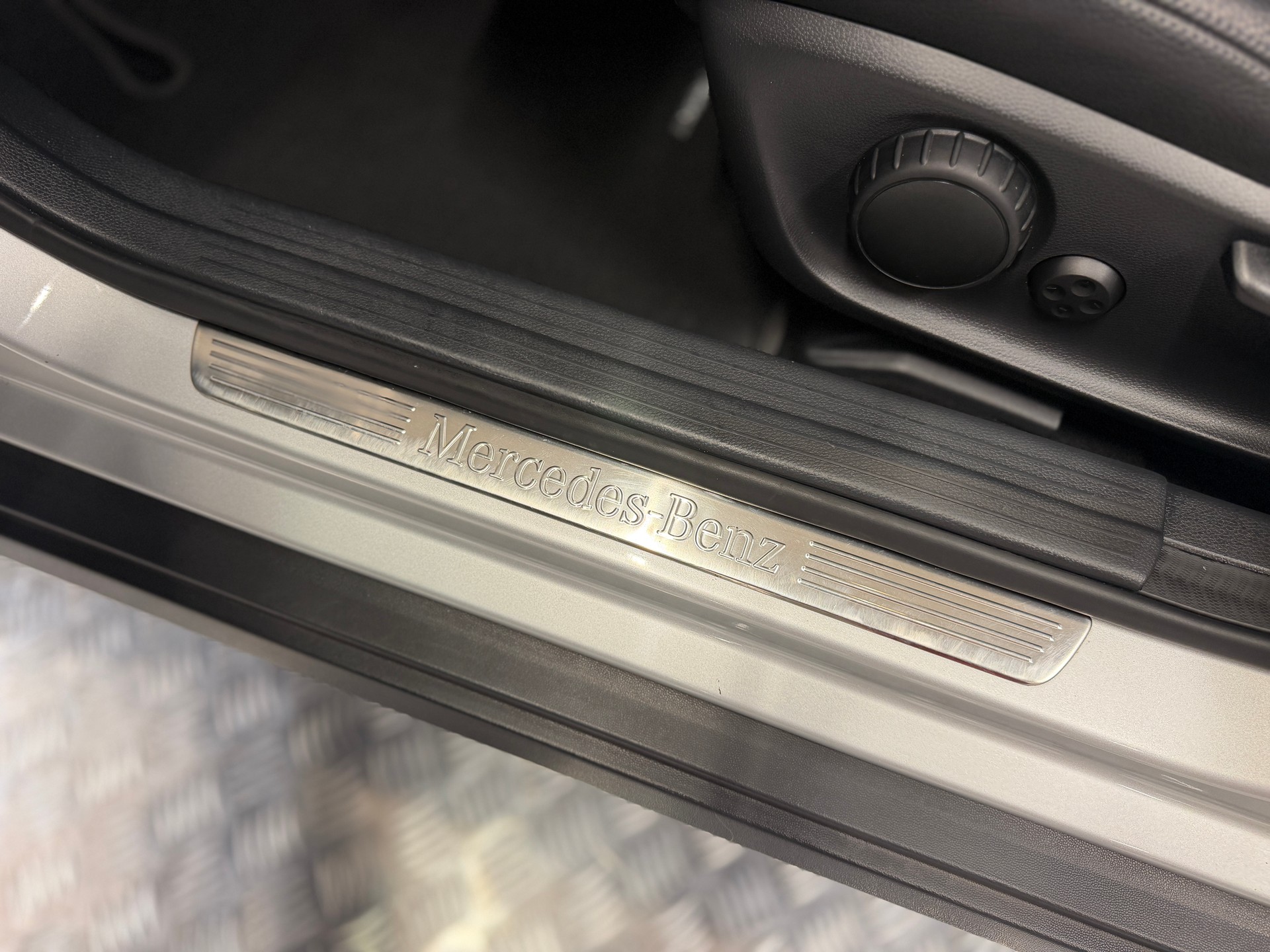 MERCEDES-BENZ GLA 250 Style 4Matic 7G-DCT-image-15